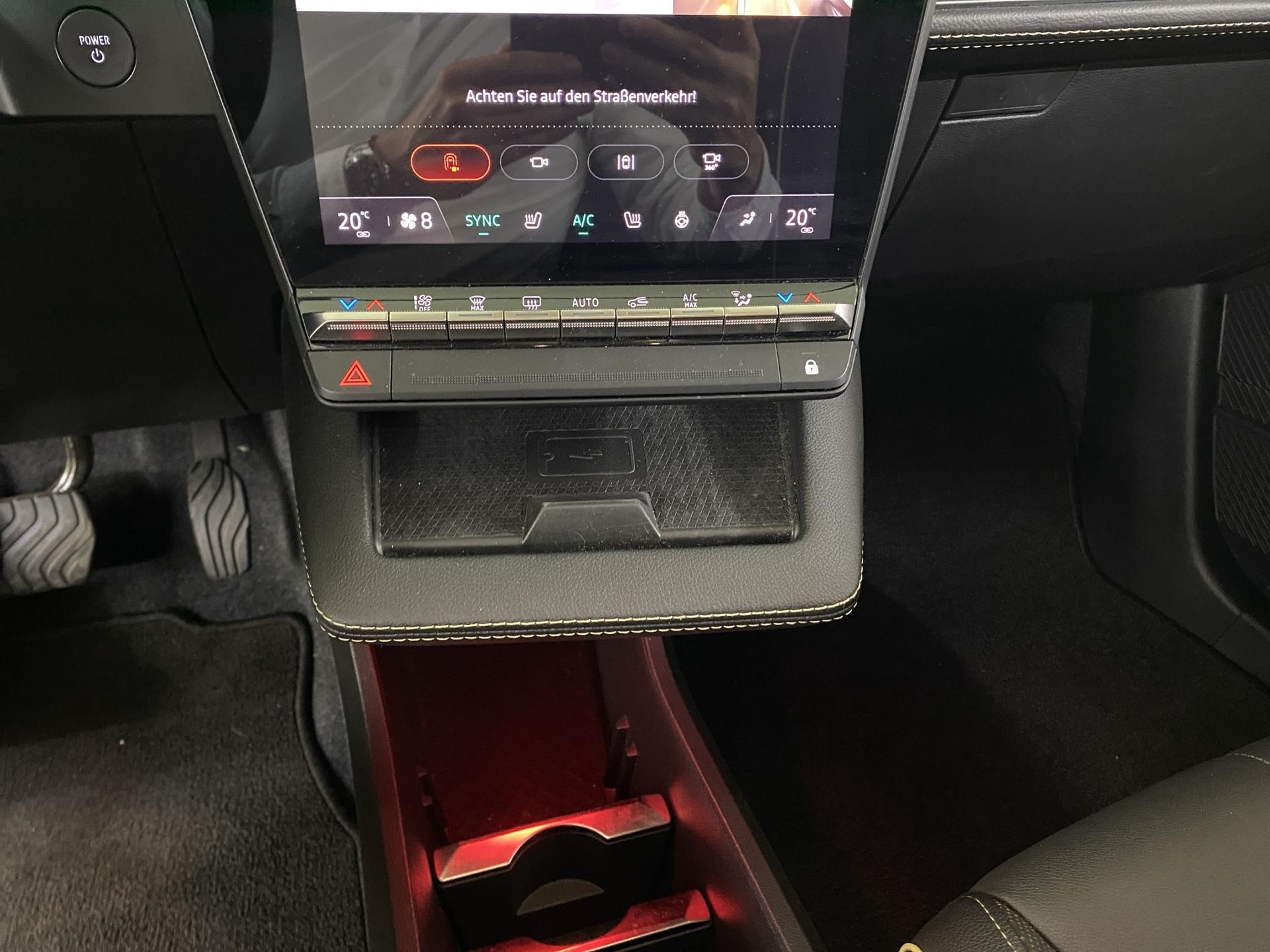 RENAULT Mégane E-TECH EV60 Iconic-image-10