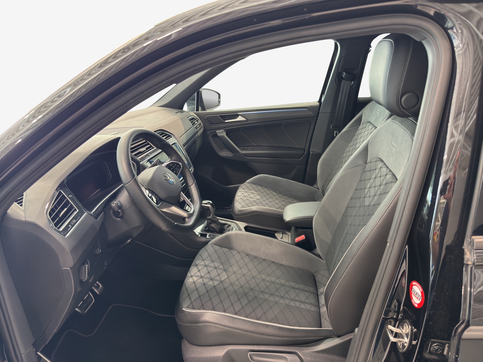 VW Tiguan 2.0 TDI SCR R-Line 4Motion DSG-image-7