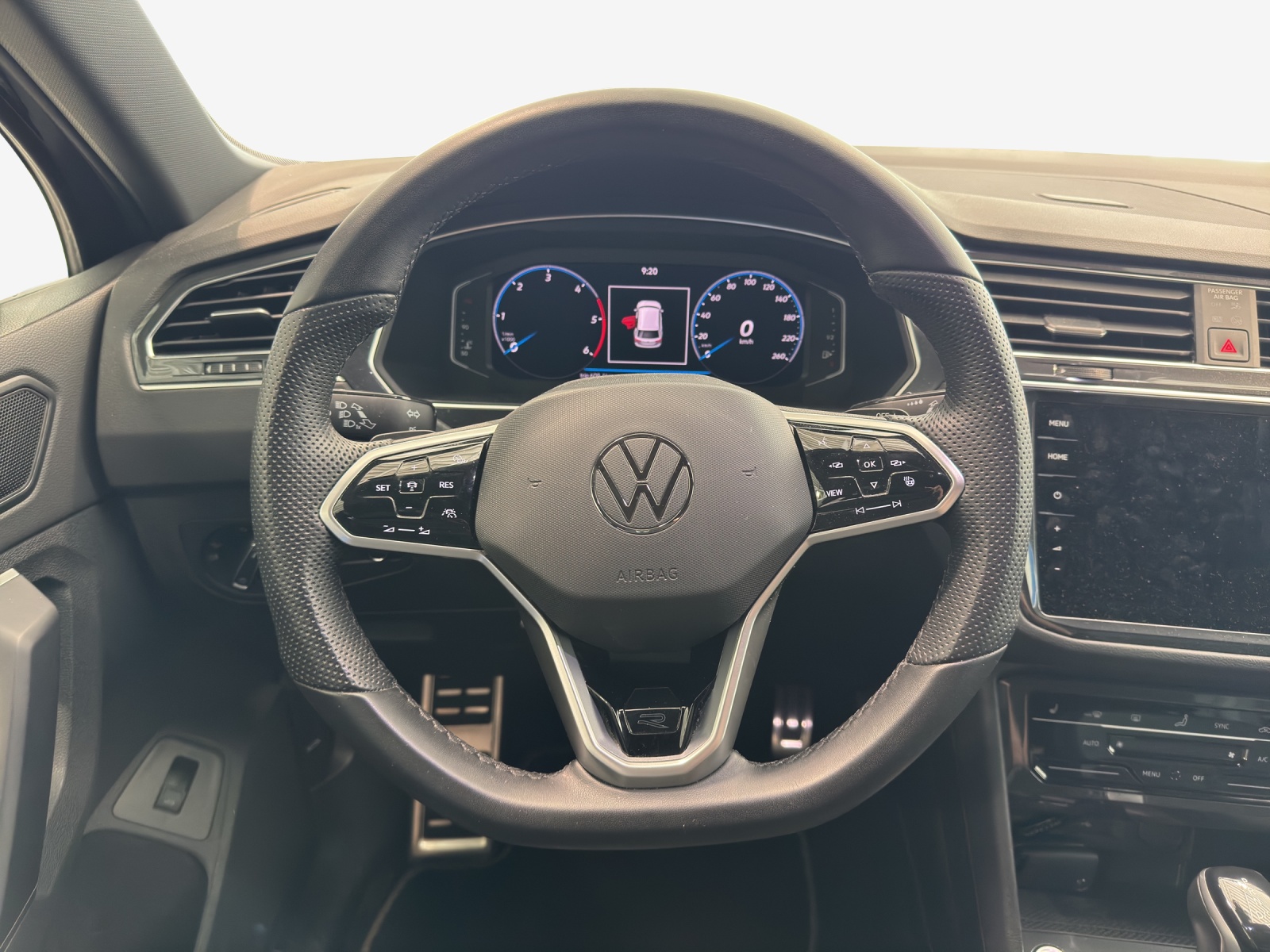 VW Tiguan 2.0 TDI SCR R-Line 4Motion DSG-image-9