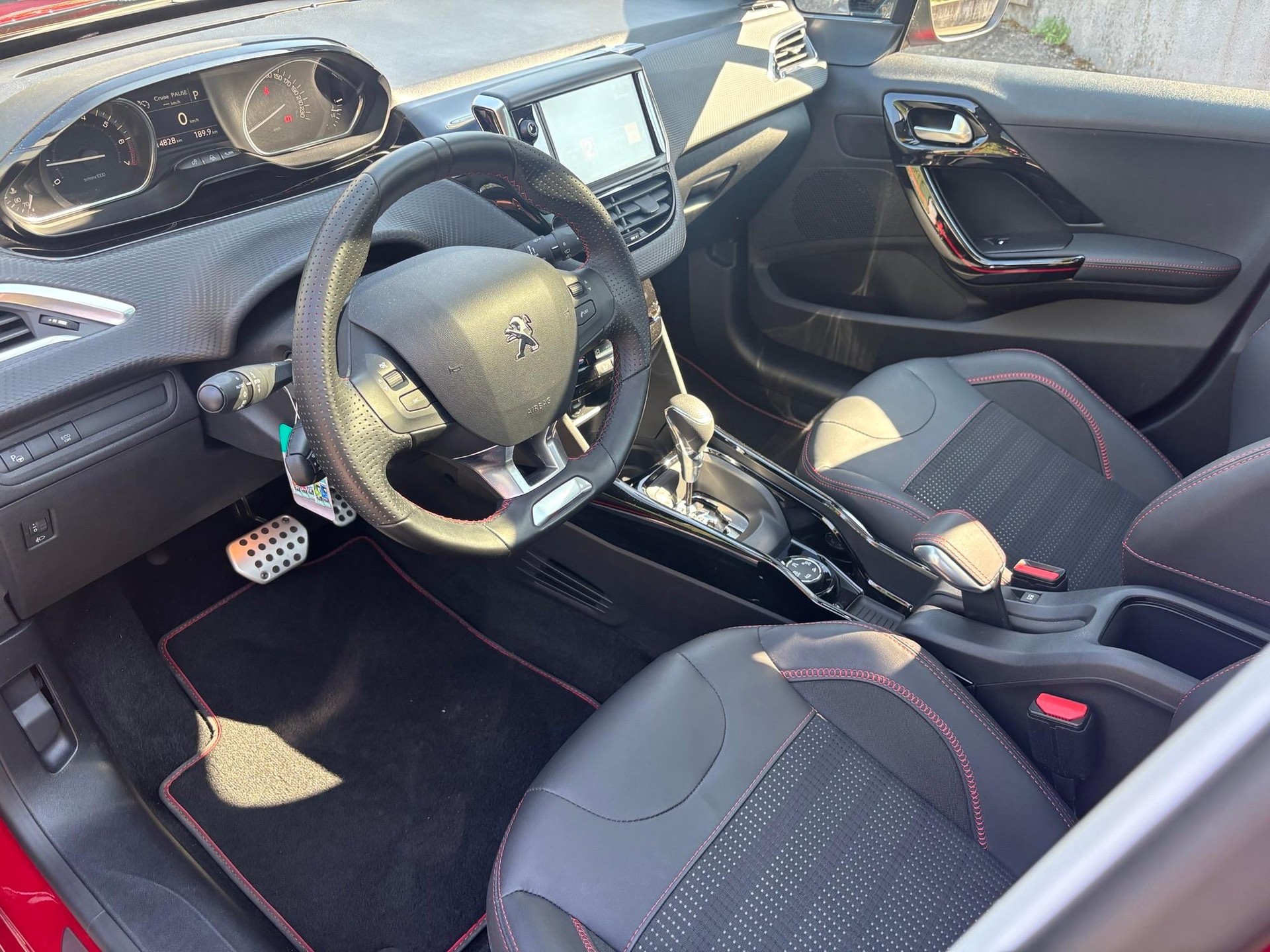 PEUGEOT 2008 1.2 PureTech 110 GT Line S/S-image-7