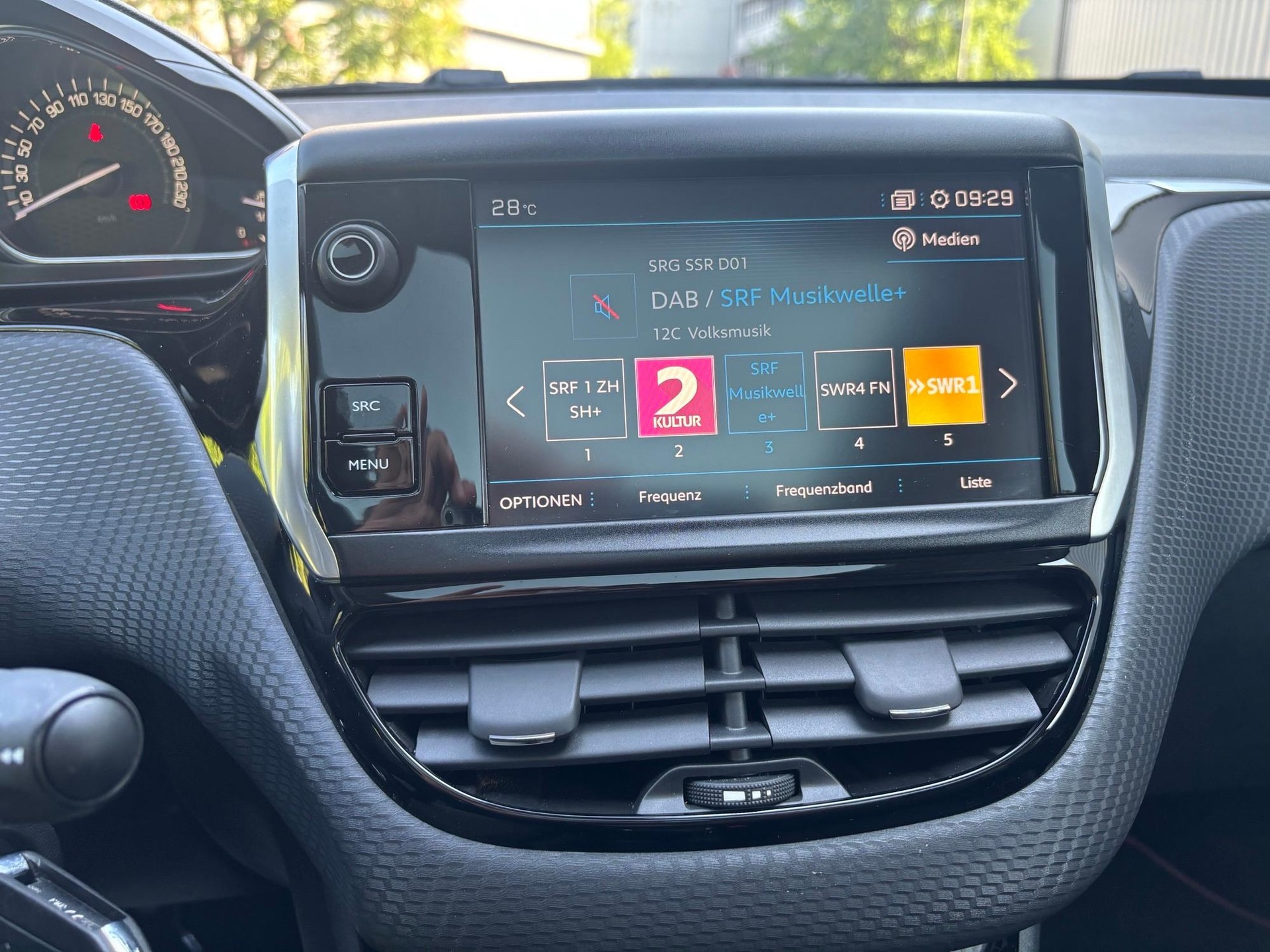 PEUGEOT 2008 1.2 PureTech 110 GT Line S/S-image-11