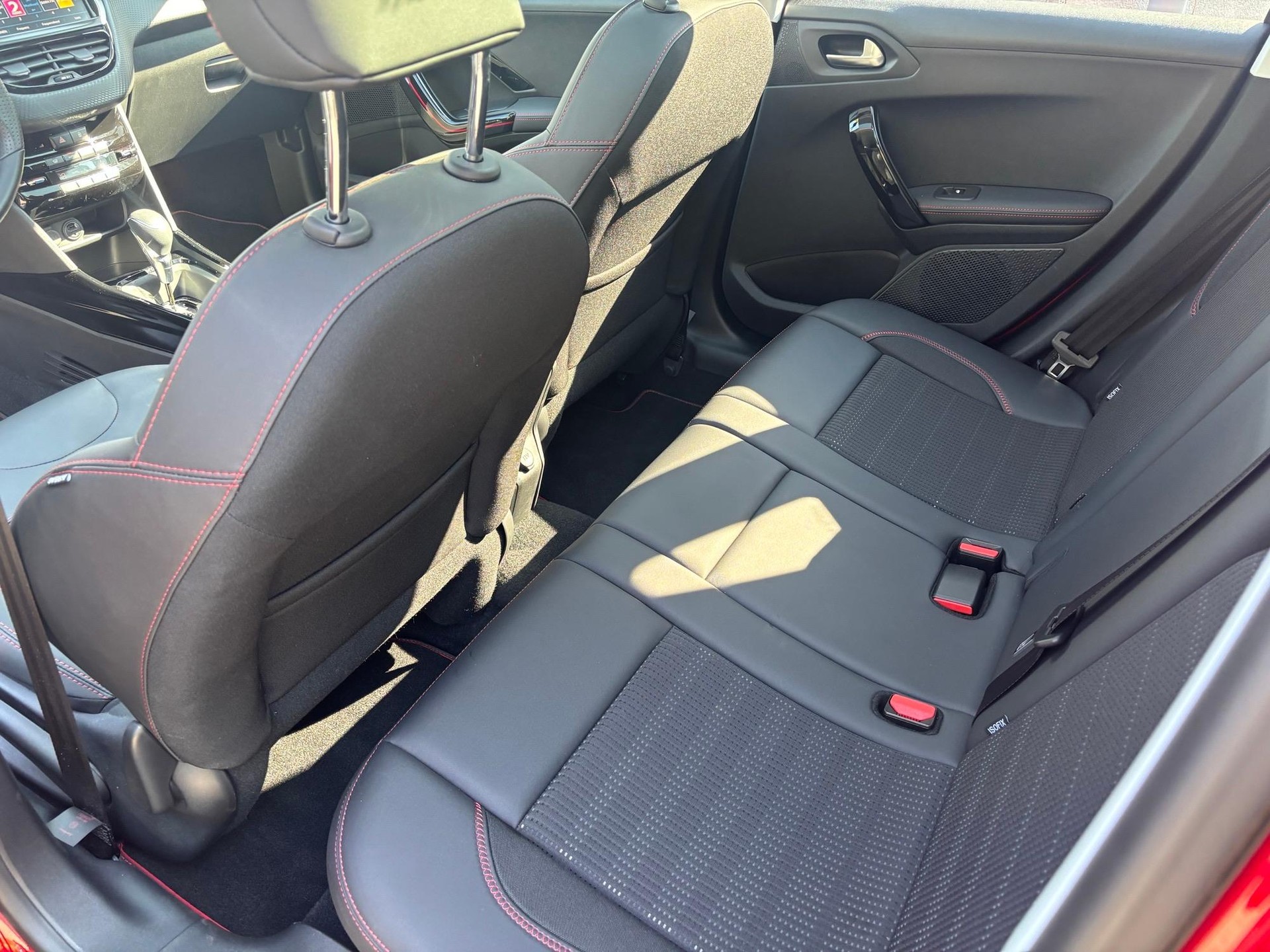 PEUGEOT 2008 1.2 PureTech 110 GT Line S/S-image-9