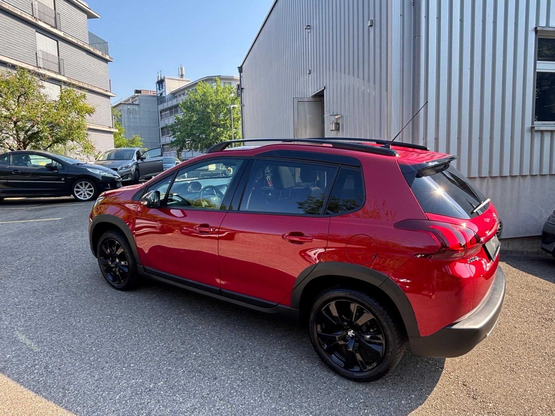 PEUGEOT 2008 1.2 PureTech 110 GT Line S/S-image-6