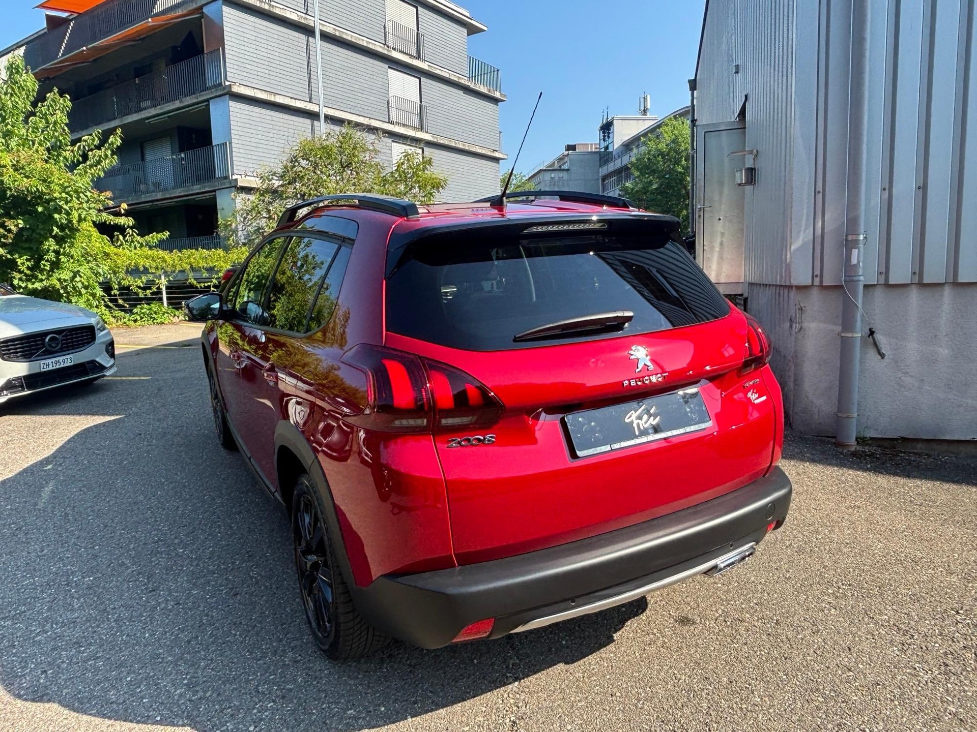 PEUGEOT 2008 1.2 PureTech 110 GT Line S/S-image-5
