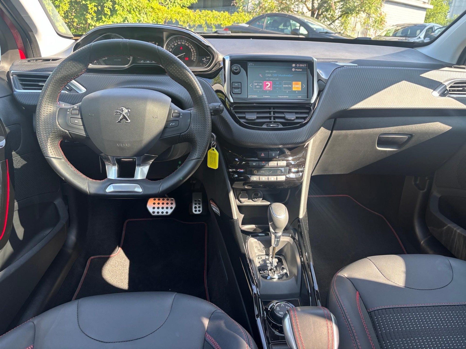 PEUGEOT 2008 1.2 PureTech 110 GT Line S/S-image-8