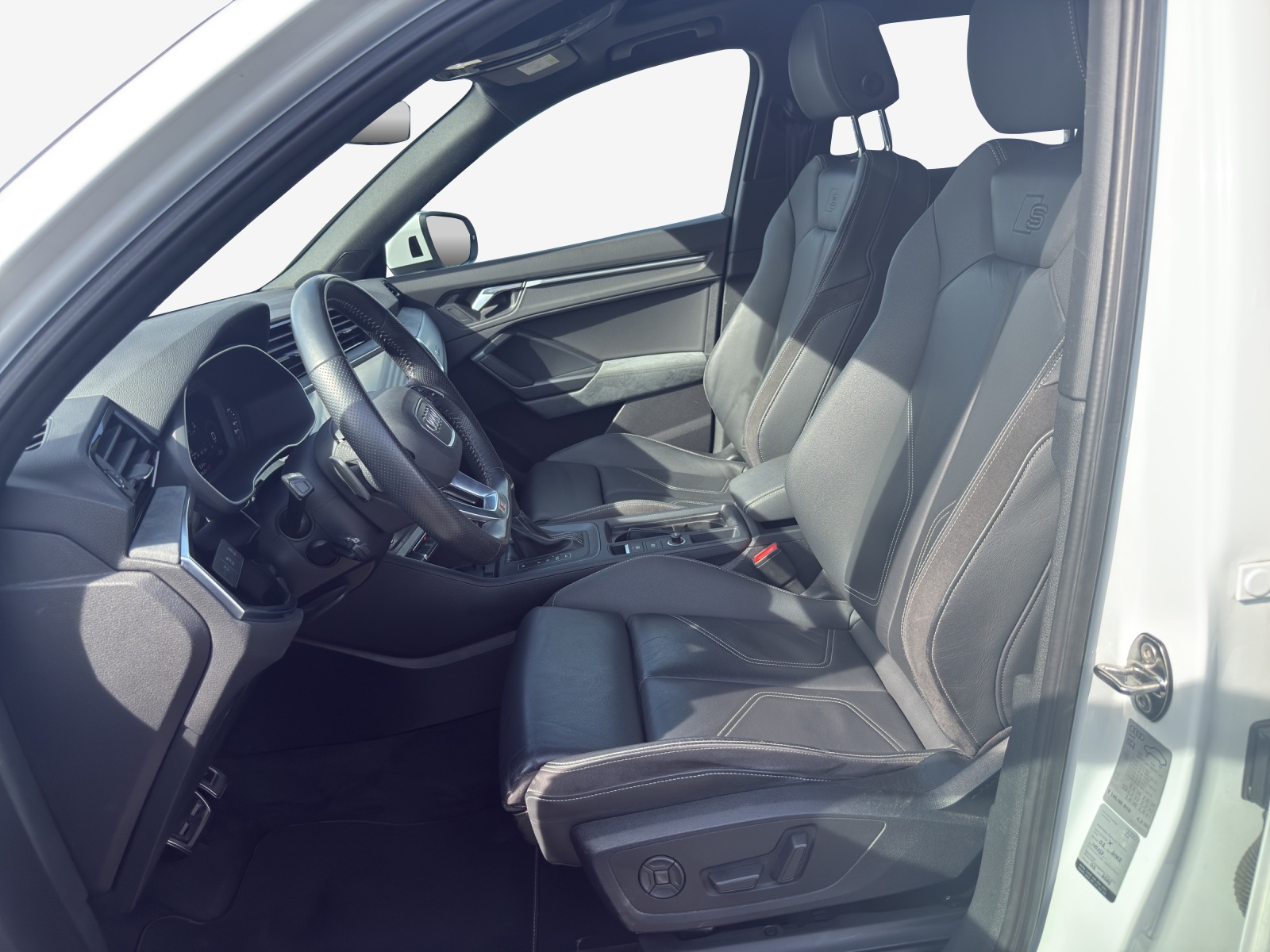 AUDI Q3 45 TFSI S line quattro S-tronic-image-7