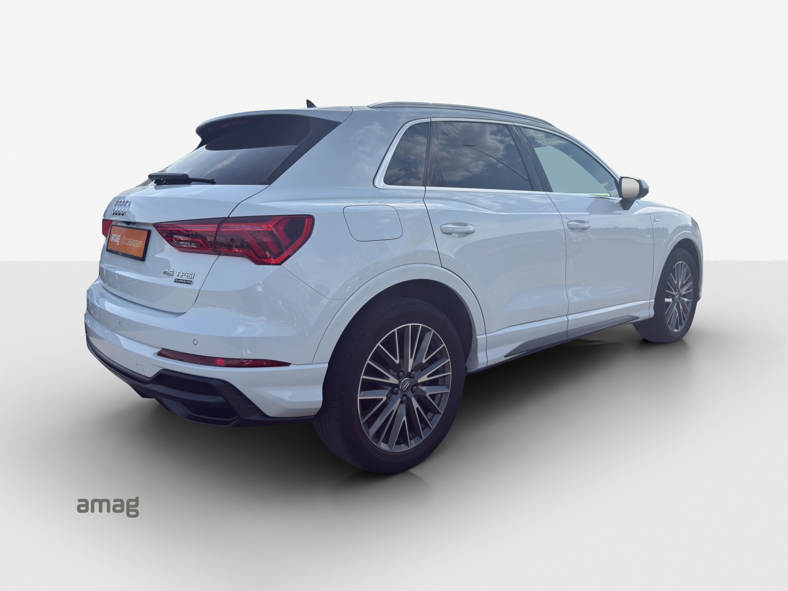 AUDI Q3 45 TFSI S line quattro S-tronic-image-4