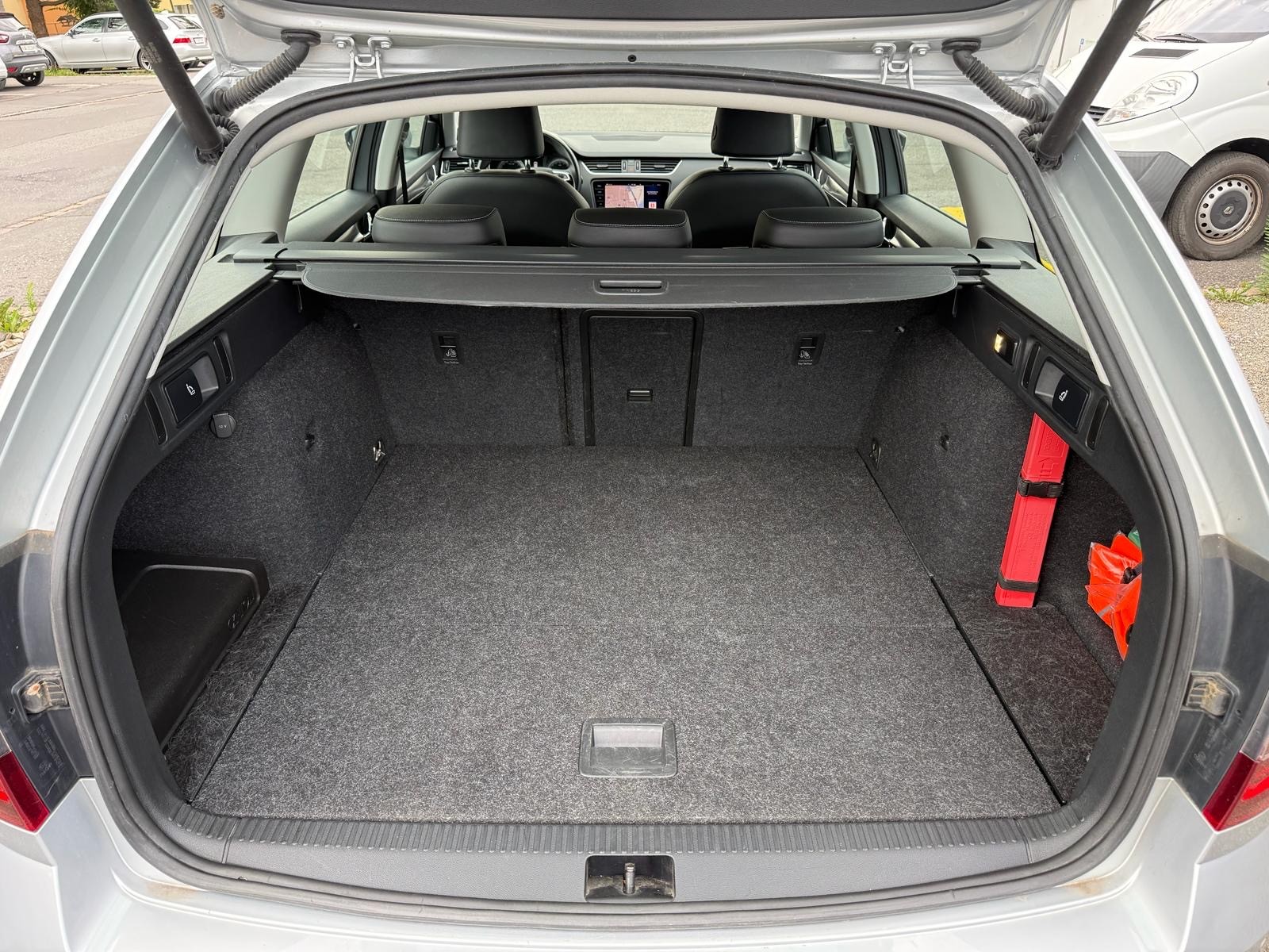 SKODA Octavia Scout 2.0 TDI 184 4x4 DSG-image-13