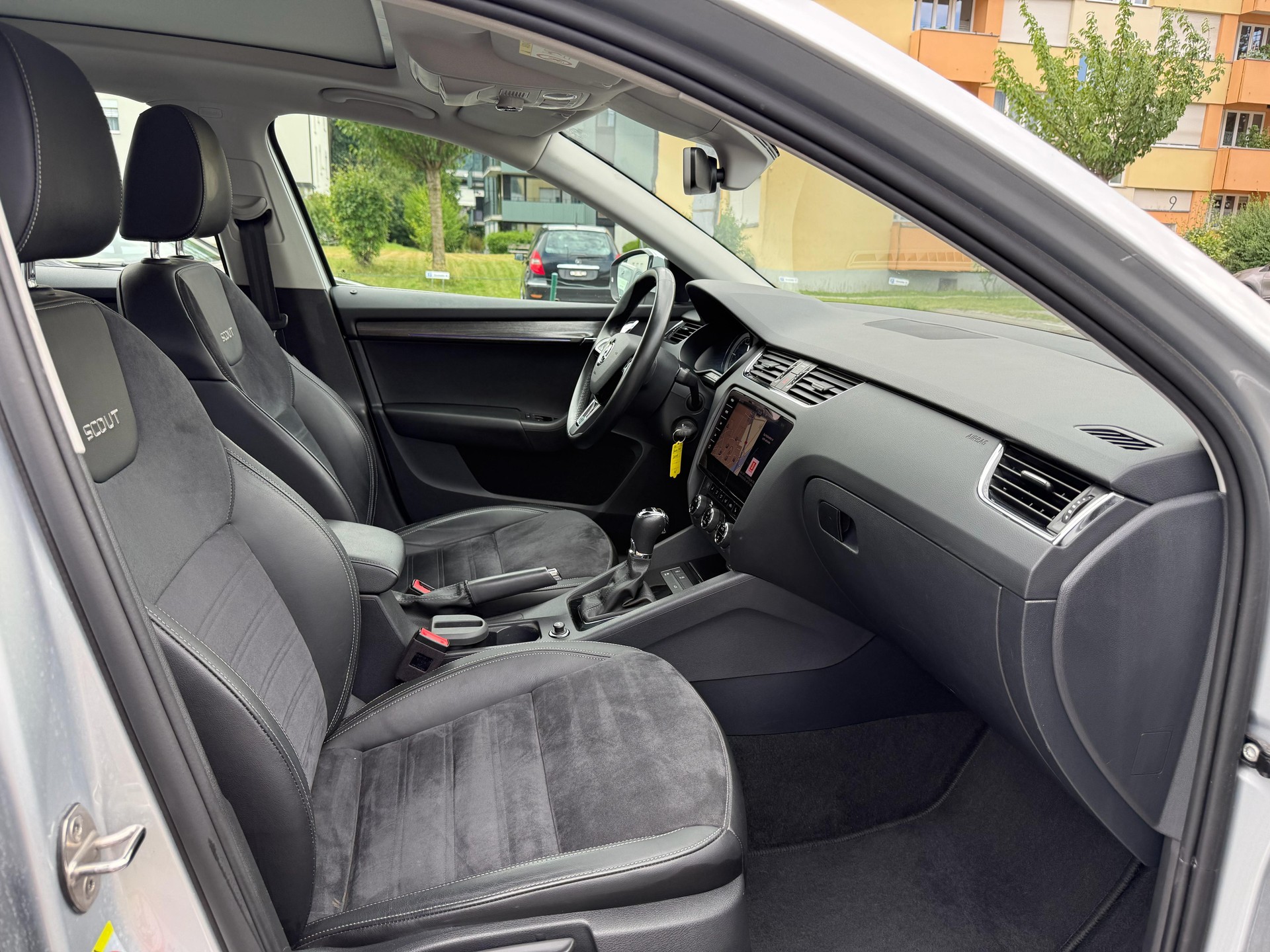 SKODA Octavia Scout 2.0 TDI 184 4x4 DSG-image-21