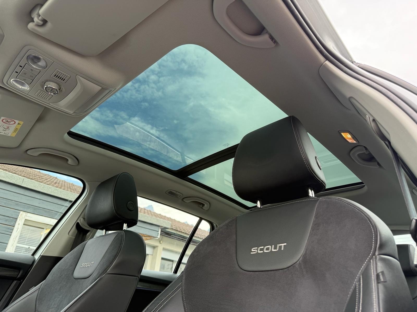 SKODA Octavia Scout 2.0 TDI 184 4x4 DSG-image-9