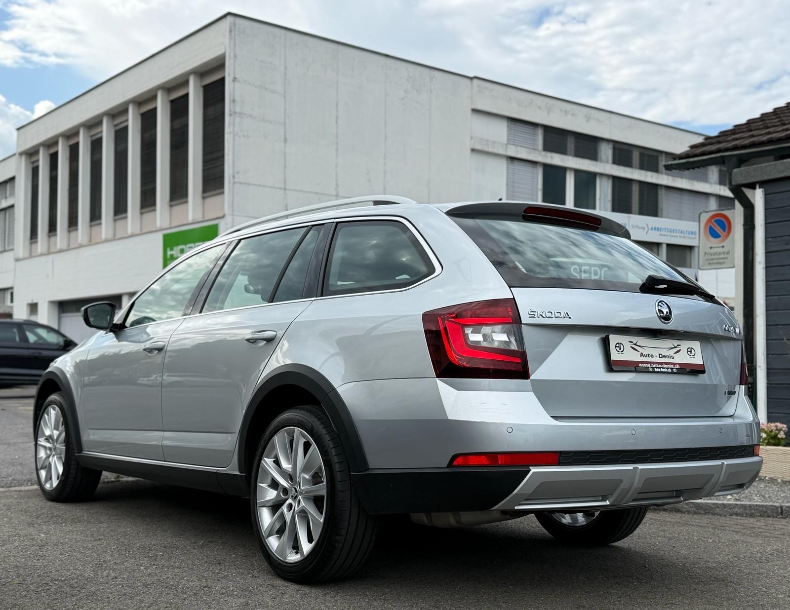 SKODA Octavia Scout 2.0 TDI 184 4x4 DSG-image-6