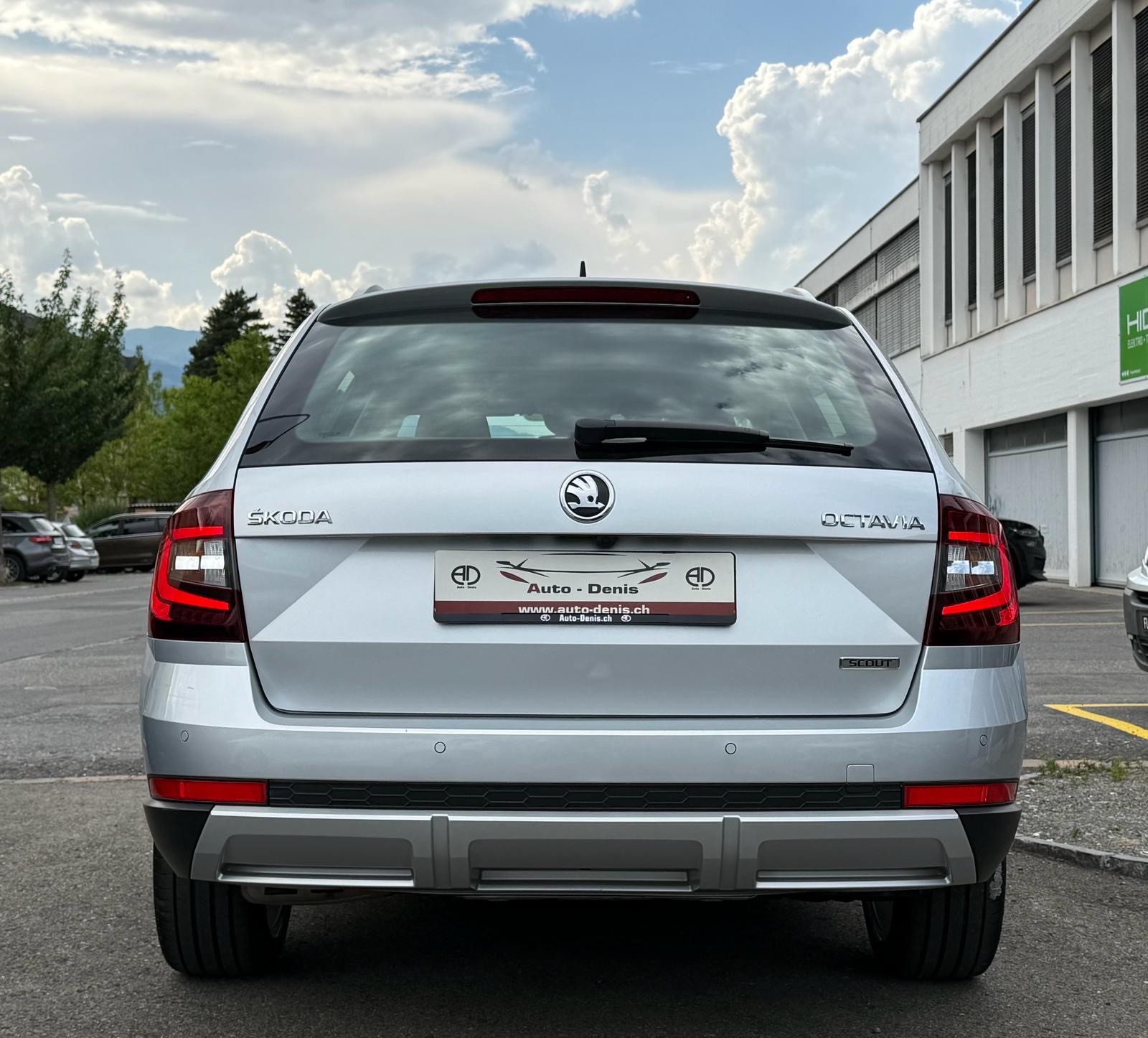 SKODA Octavia Scout 2.0 TDI 184 4x4 DSG-image-5