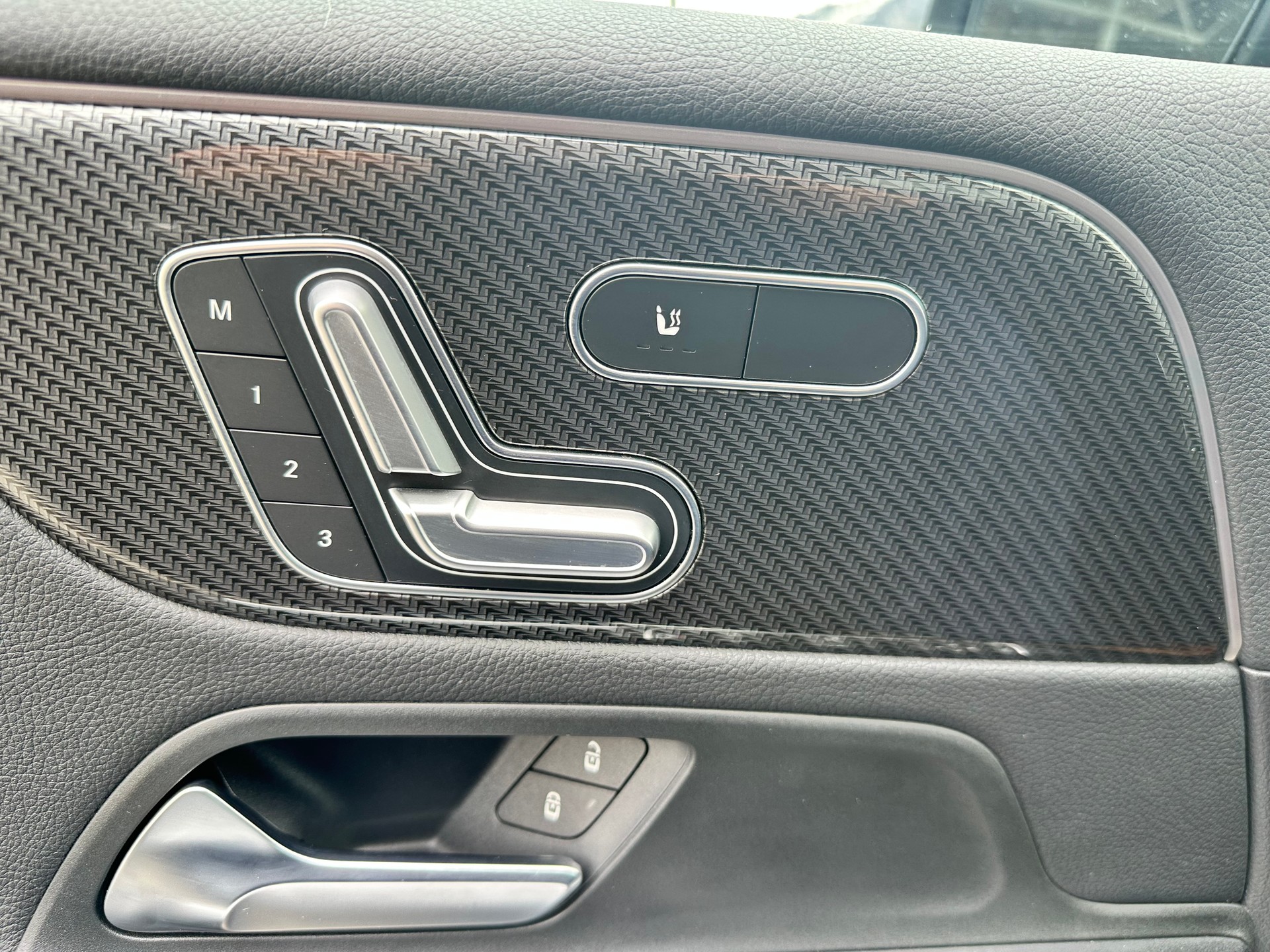 MERCEDES-BENZ B 250 AMG Line 4matic-image-12