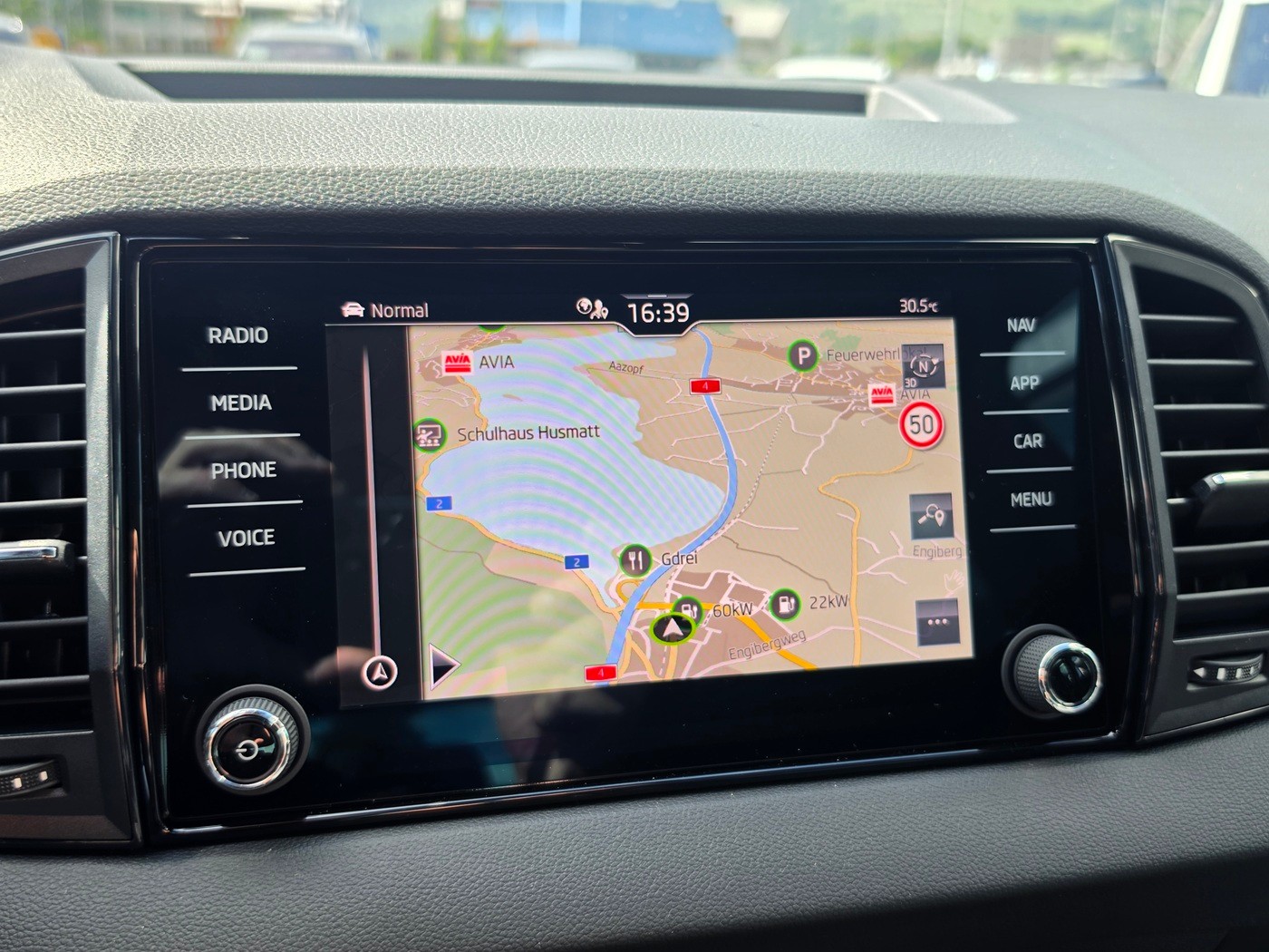 SKODA Karoq 2.0 TSI SportLine 4x4 DSG-image-10