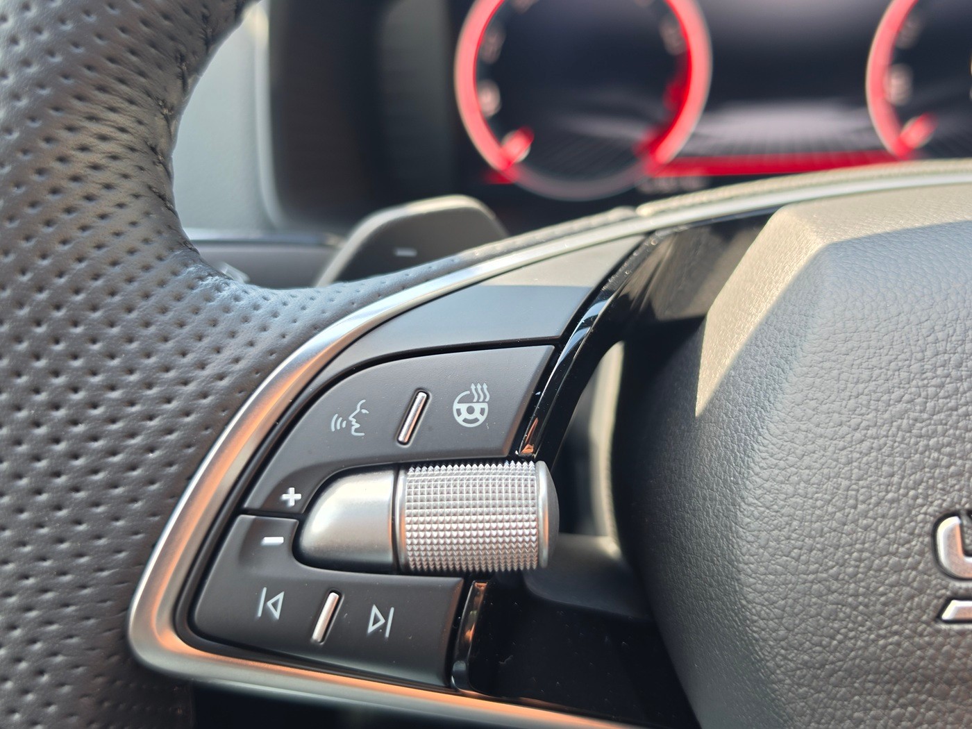 SKODA Karoq 2.0 TSI SportLine 4x4 DSG-image-16