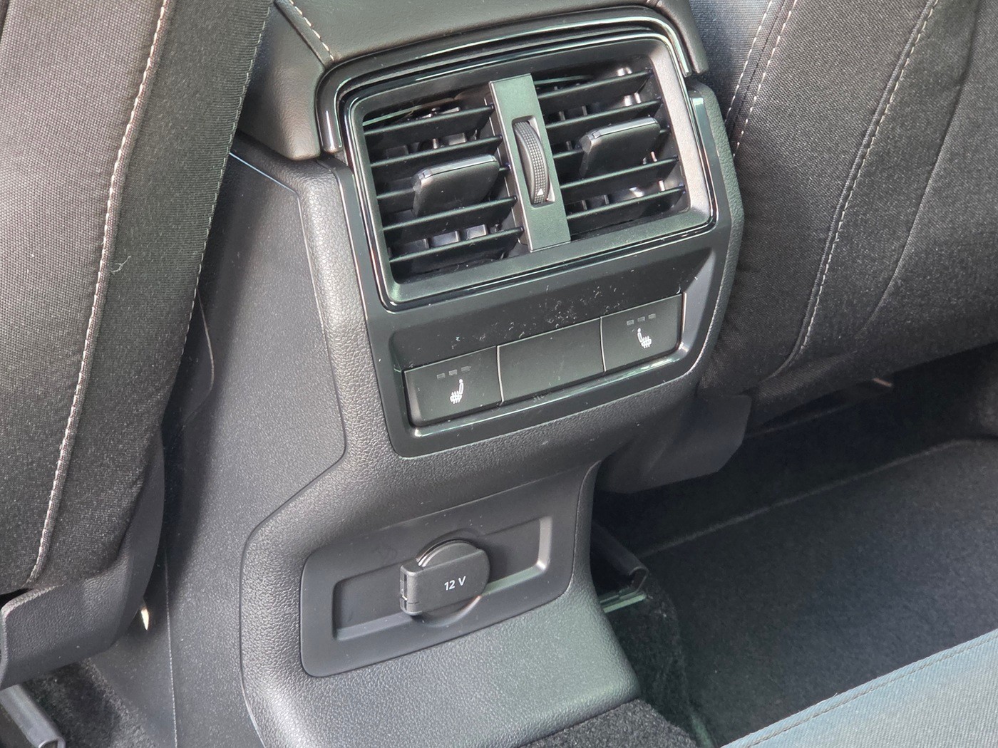 SKODA Karoq 2.0 TSI SportLine 4x4 DSG-image-17