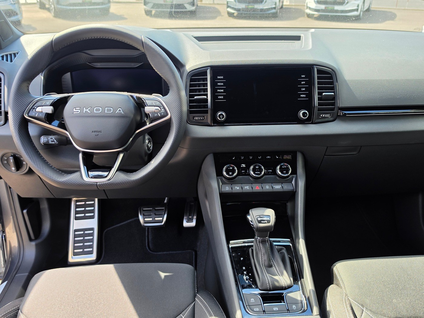 SKODA Karoq 2.0 TSI SportLine 4x4 DSG-image-9