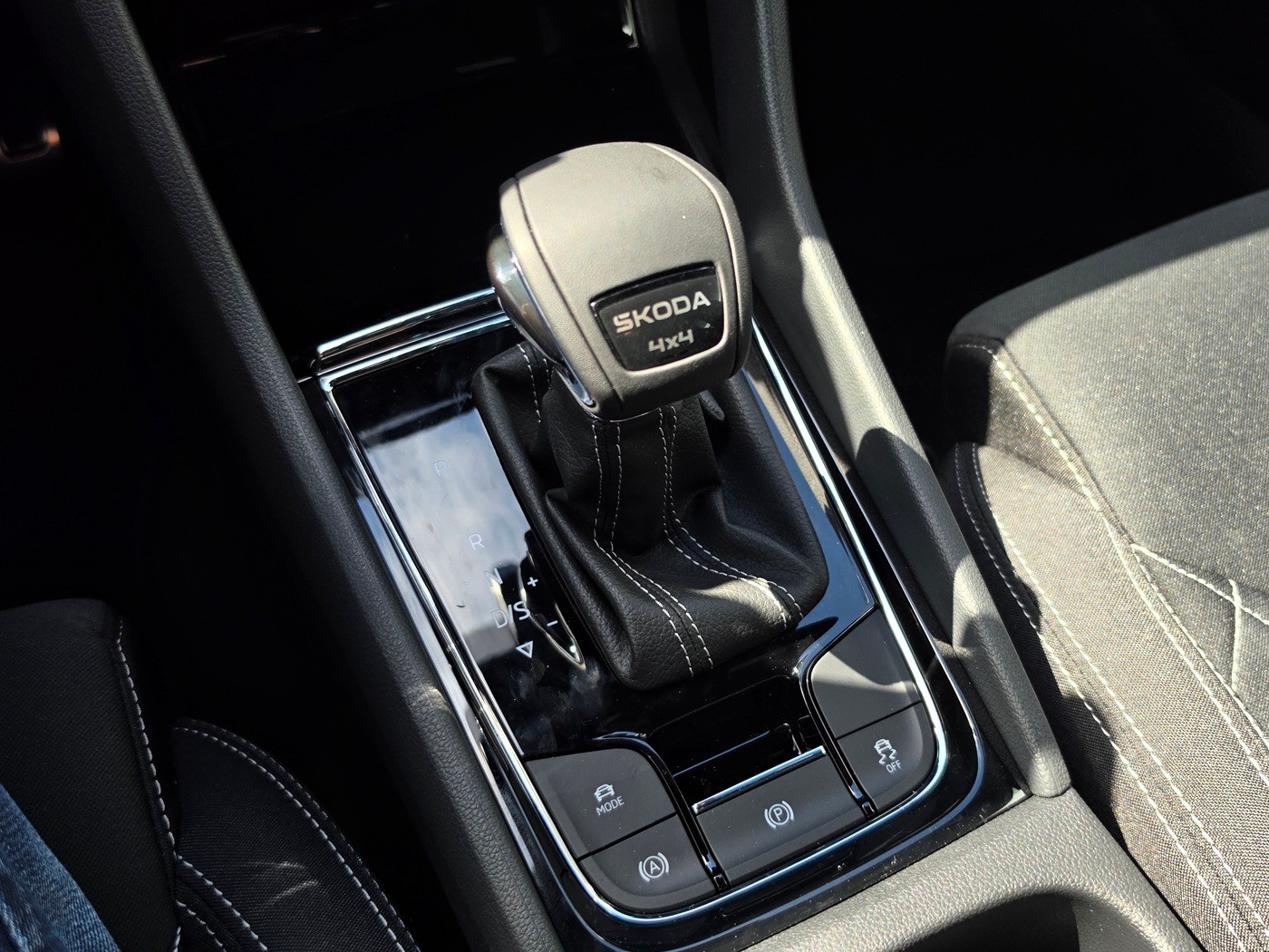 SKODA Karoq 2.0 TSI SportLine 4x4 DSG-image-13