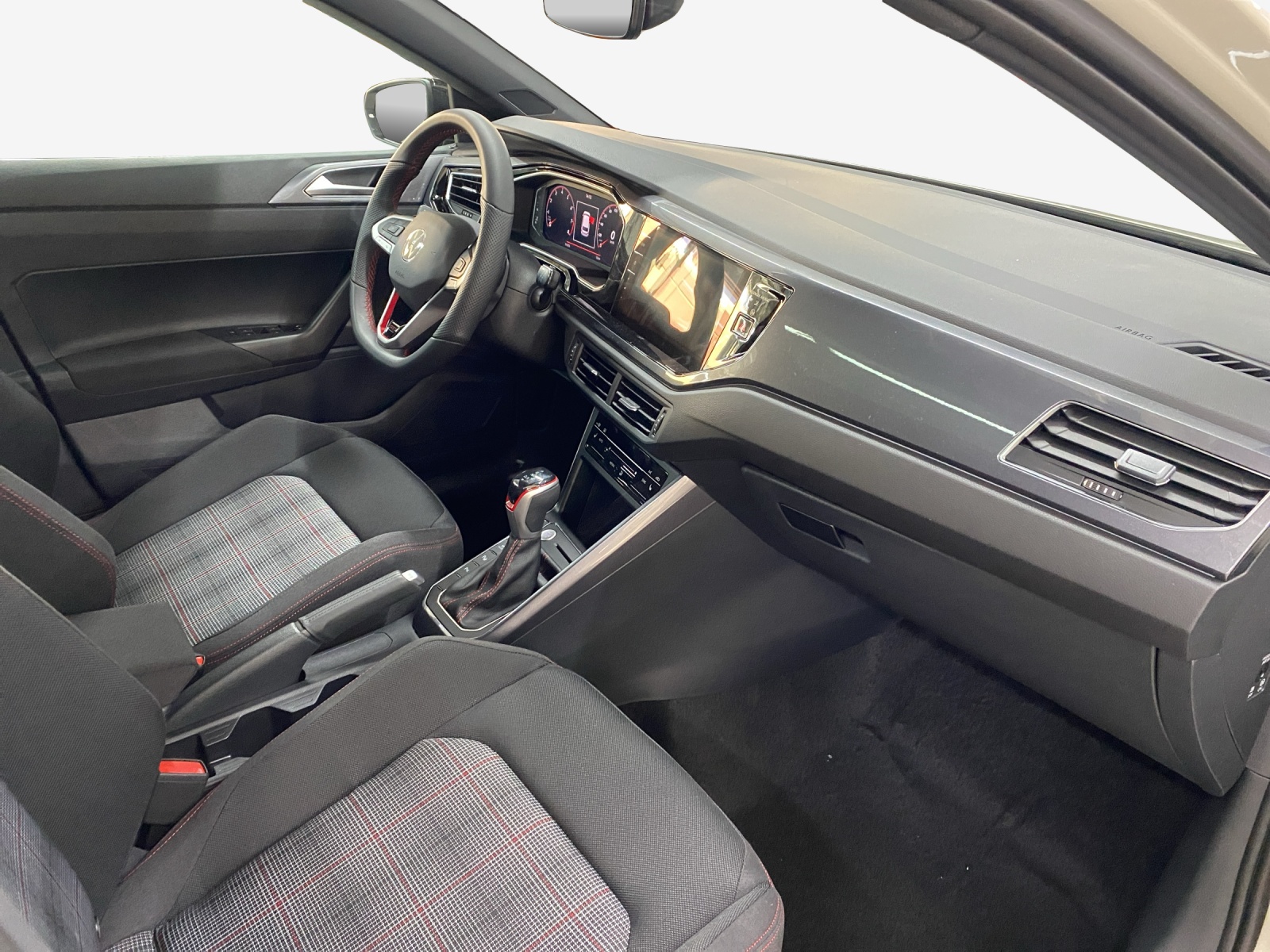 VW Polo 2.0 TSI GTI DSG-image-13