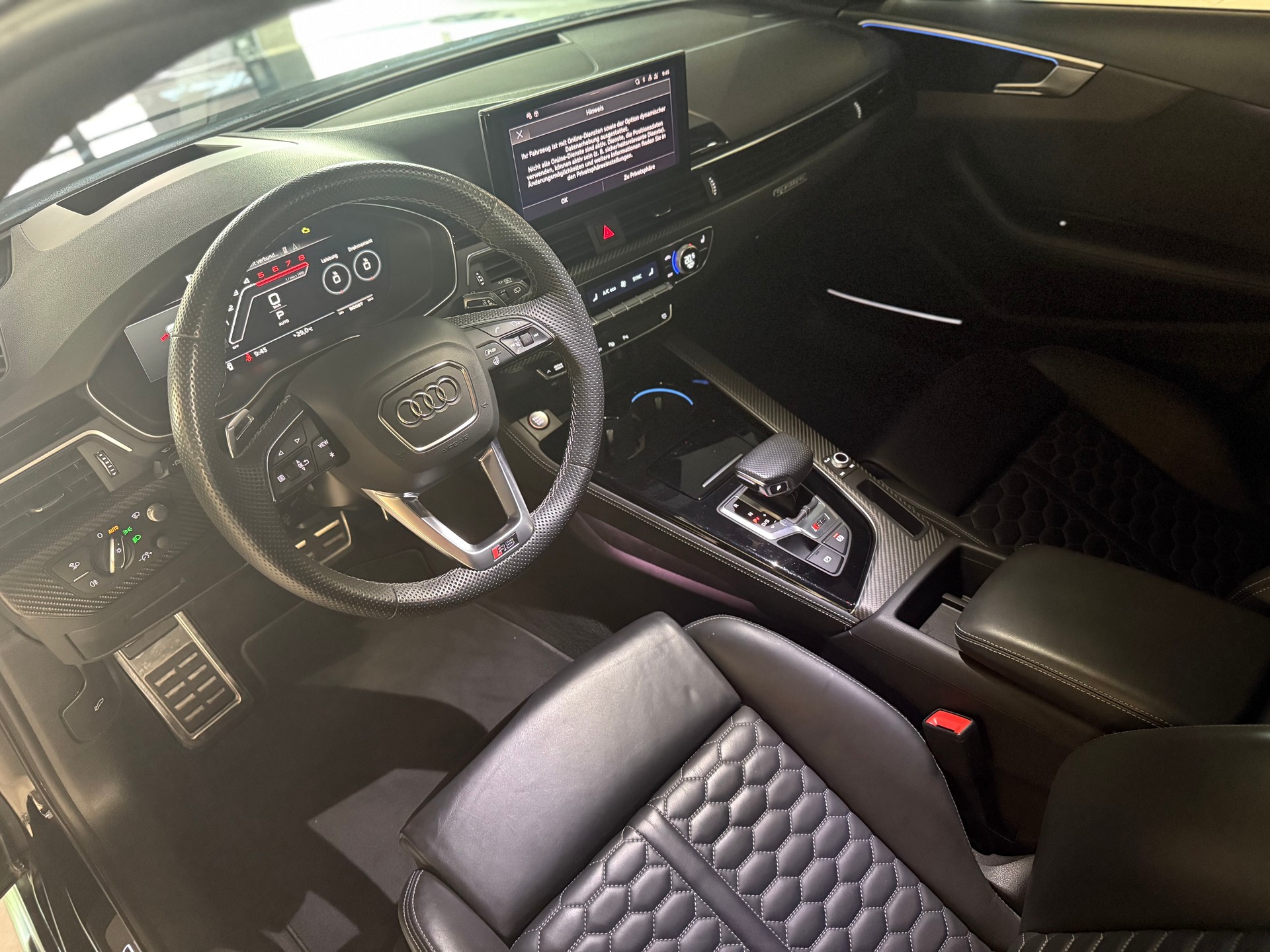 AUDI RS4 Avant quattro tiptronic-image-5