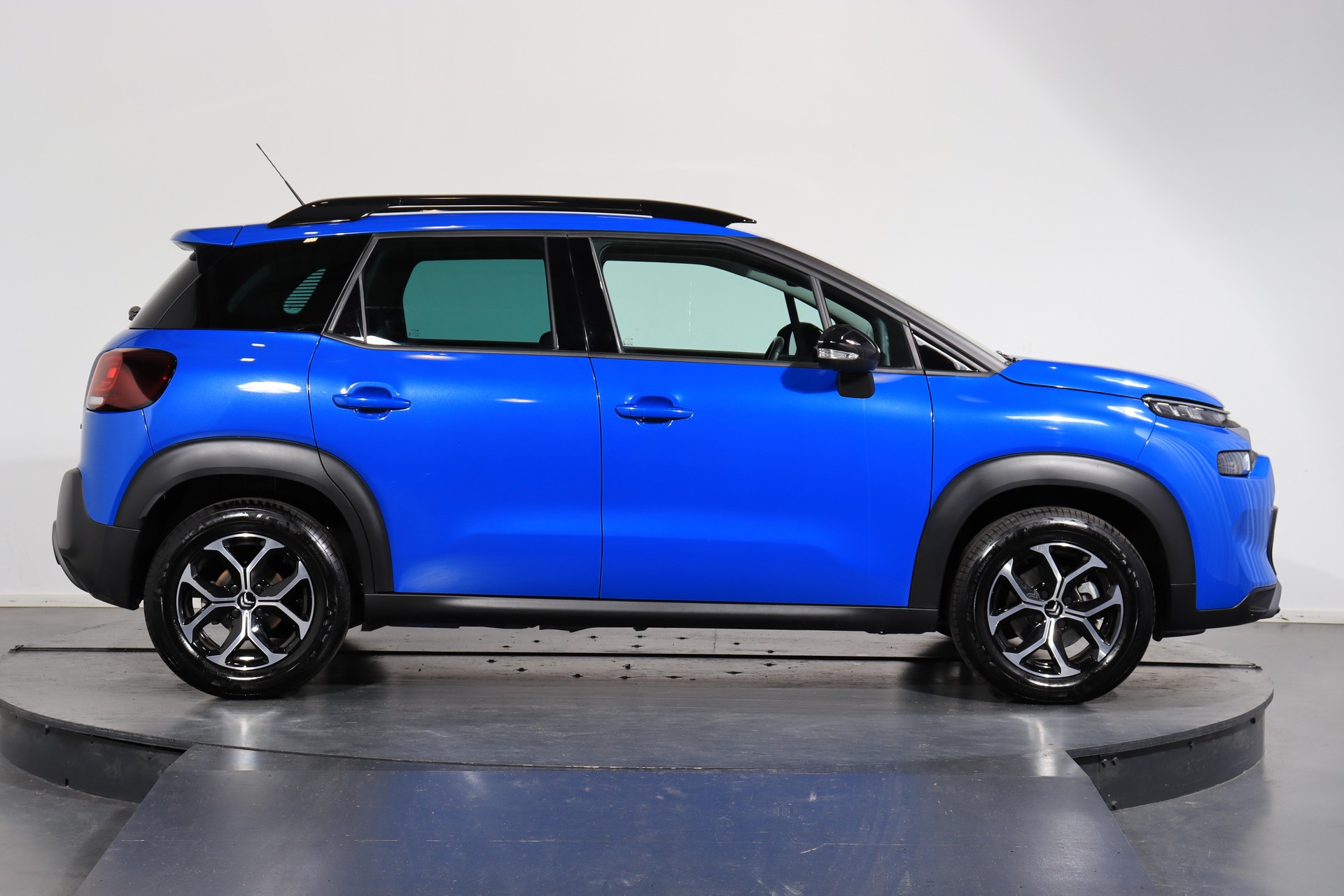 CITROEN C3 Aircross 1.2 PureTech 130 Shine-image-1