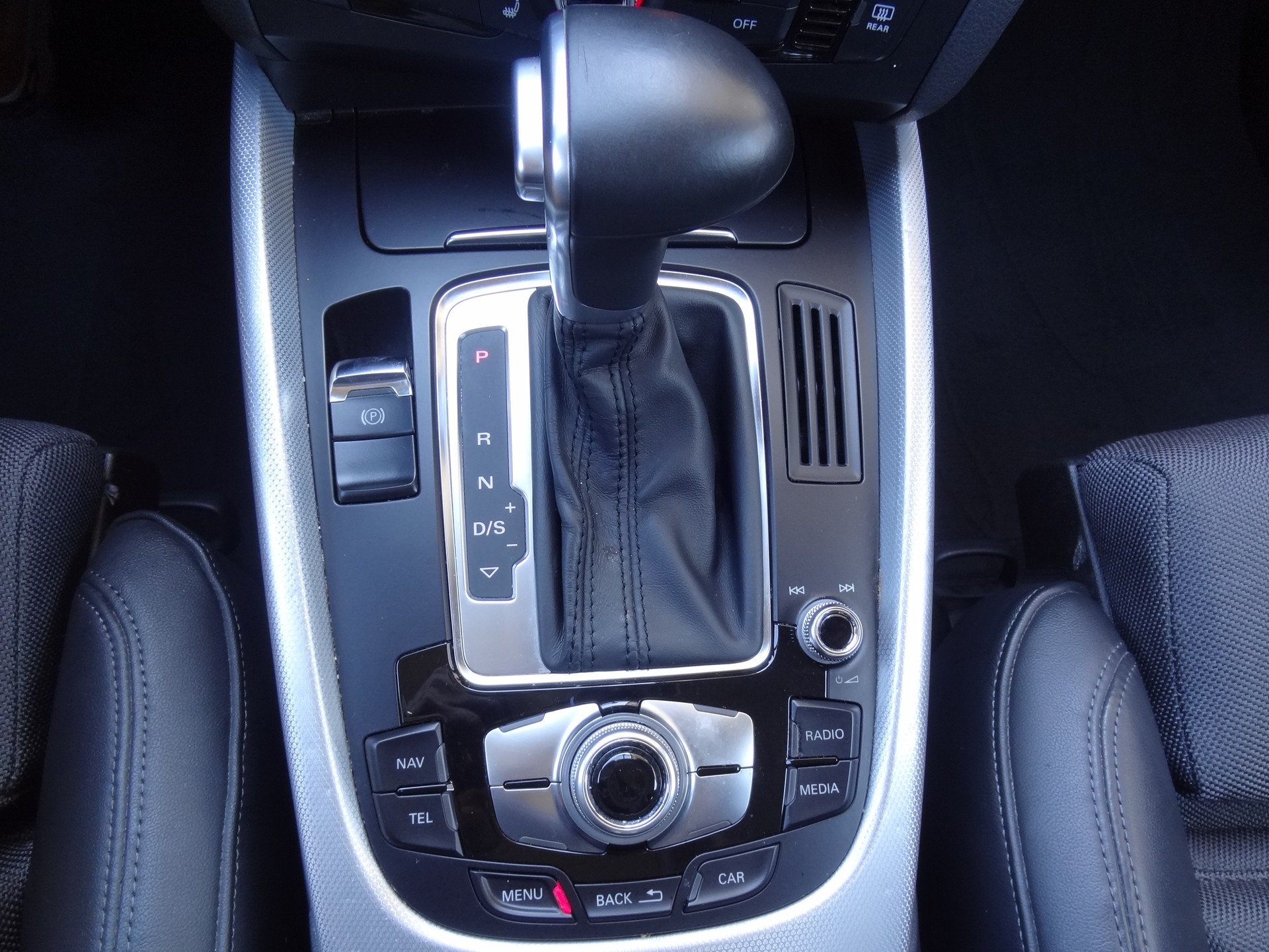 AUDI Q5 2.0 TDI S-tronic-image-19
