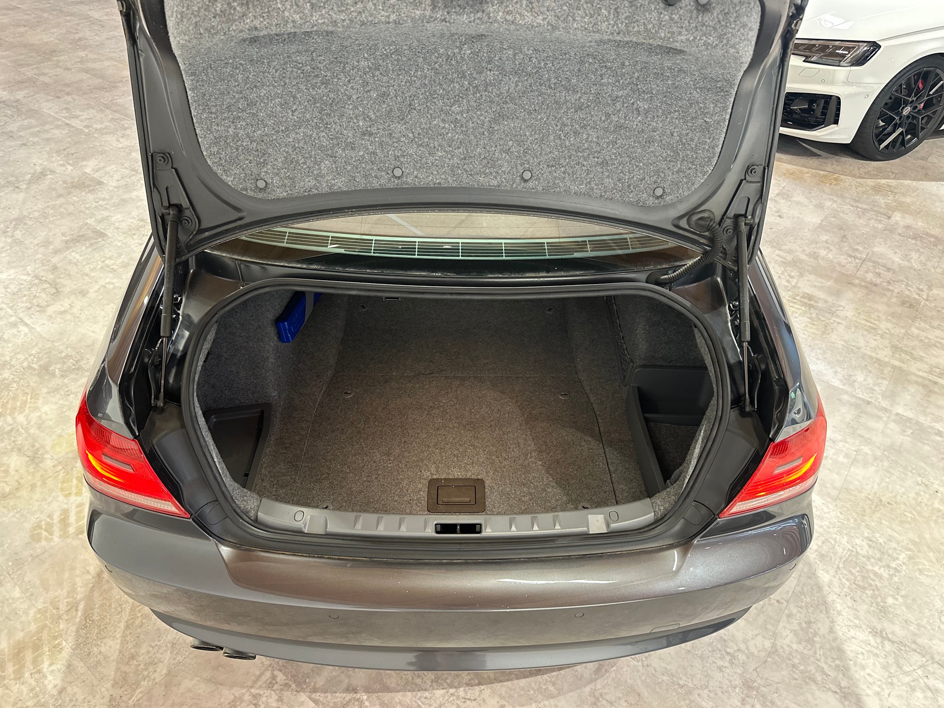BMW 325i Coupé Aut./Top Ausstattung/Wenig km/Lückenlos BMW-Servicegepflegt/8 x Aluräder (M-Sport)-image-7