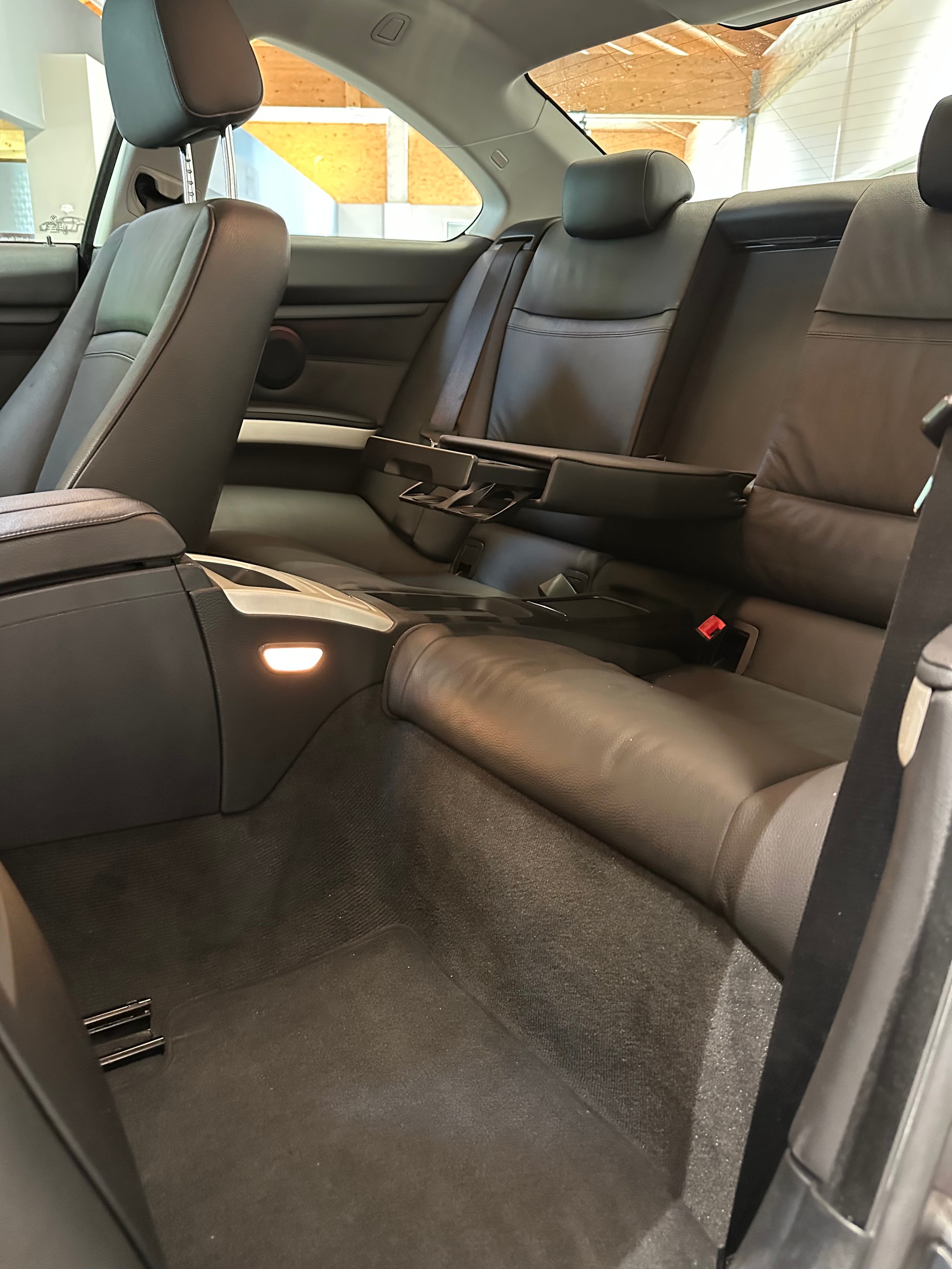 BMW 325i Coupé Aut./Top Ausstattung/Wenig km/Lückenlos BMW-Servicegepflegt/8 x Aluräder (M-Sport)-image-22