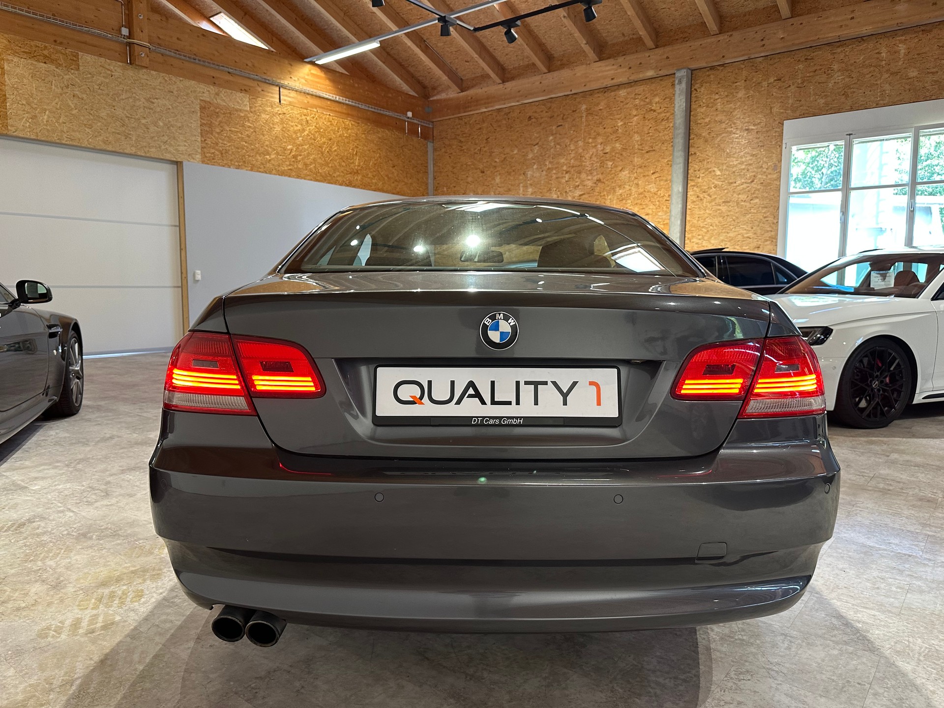 BMW 325i Coupé Aut./Top Ausstattung/Wenig km/Lückenlos BMW-Servicegepflegt/8 x Aluräder (M-Sport)-image-6