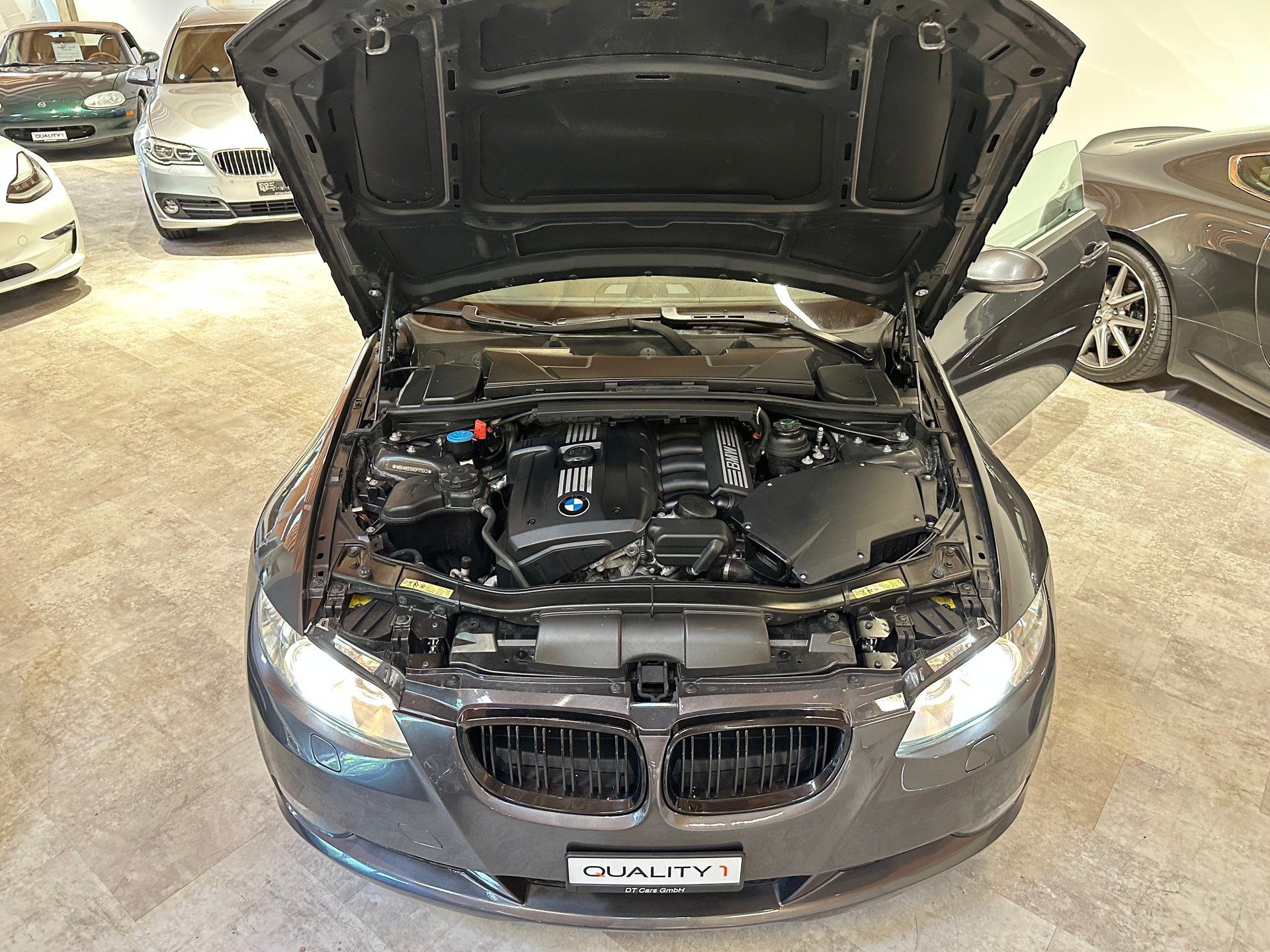 BMW 325i Coupé Aut./Top Ausstattung/Wenig km/Lückenlos BMW-Servicegepflegt/8 x Aluräder (M-Sport)-image-2