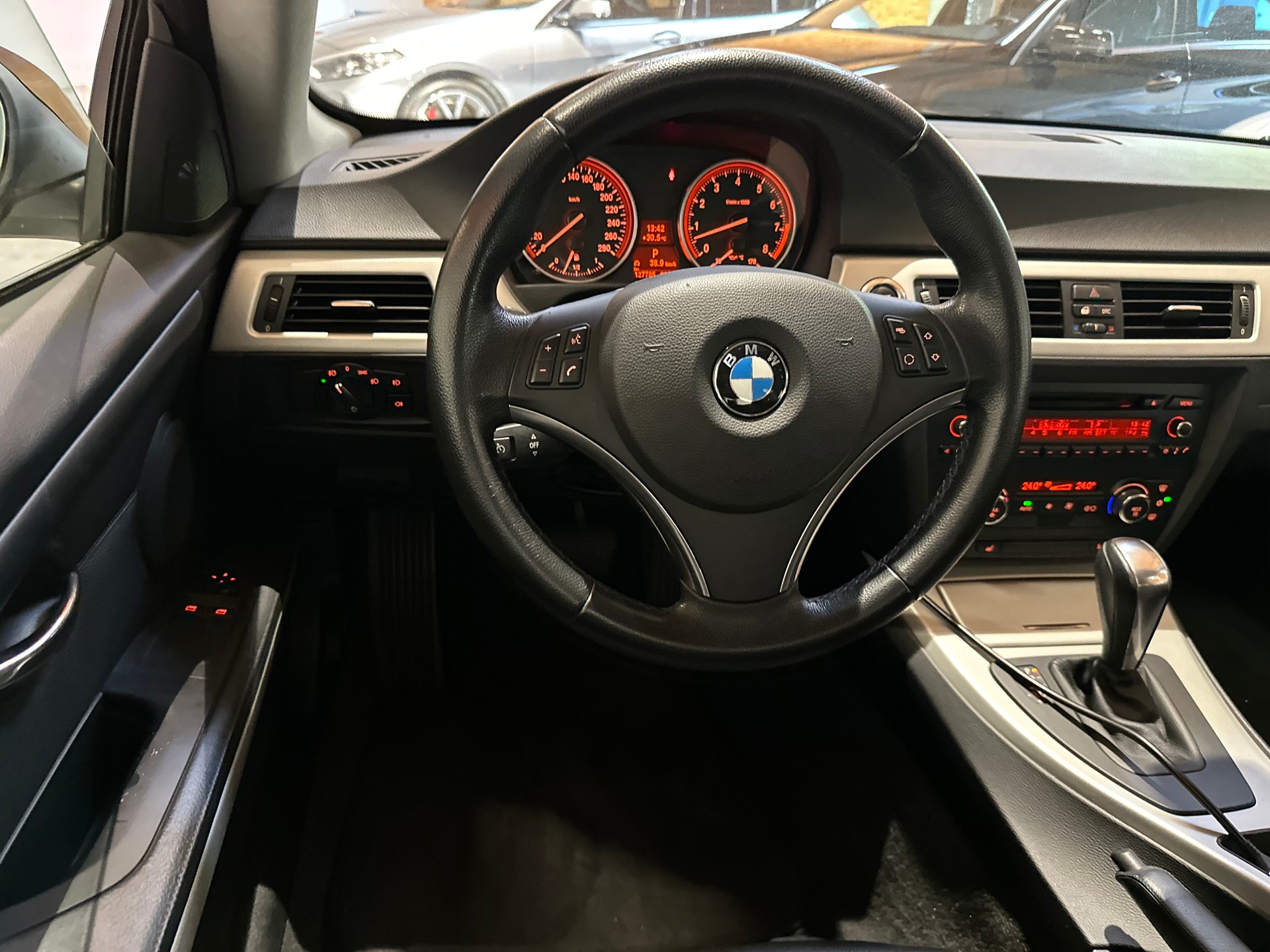 BMW 325i Coupé Aut./Top Ausstattung/Wenig km/Lückenlos BMW-Servicegepflegt/8 x Aluräder (M-Sport)-image-18