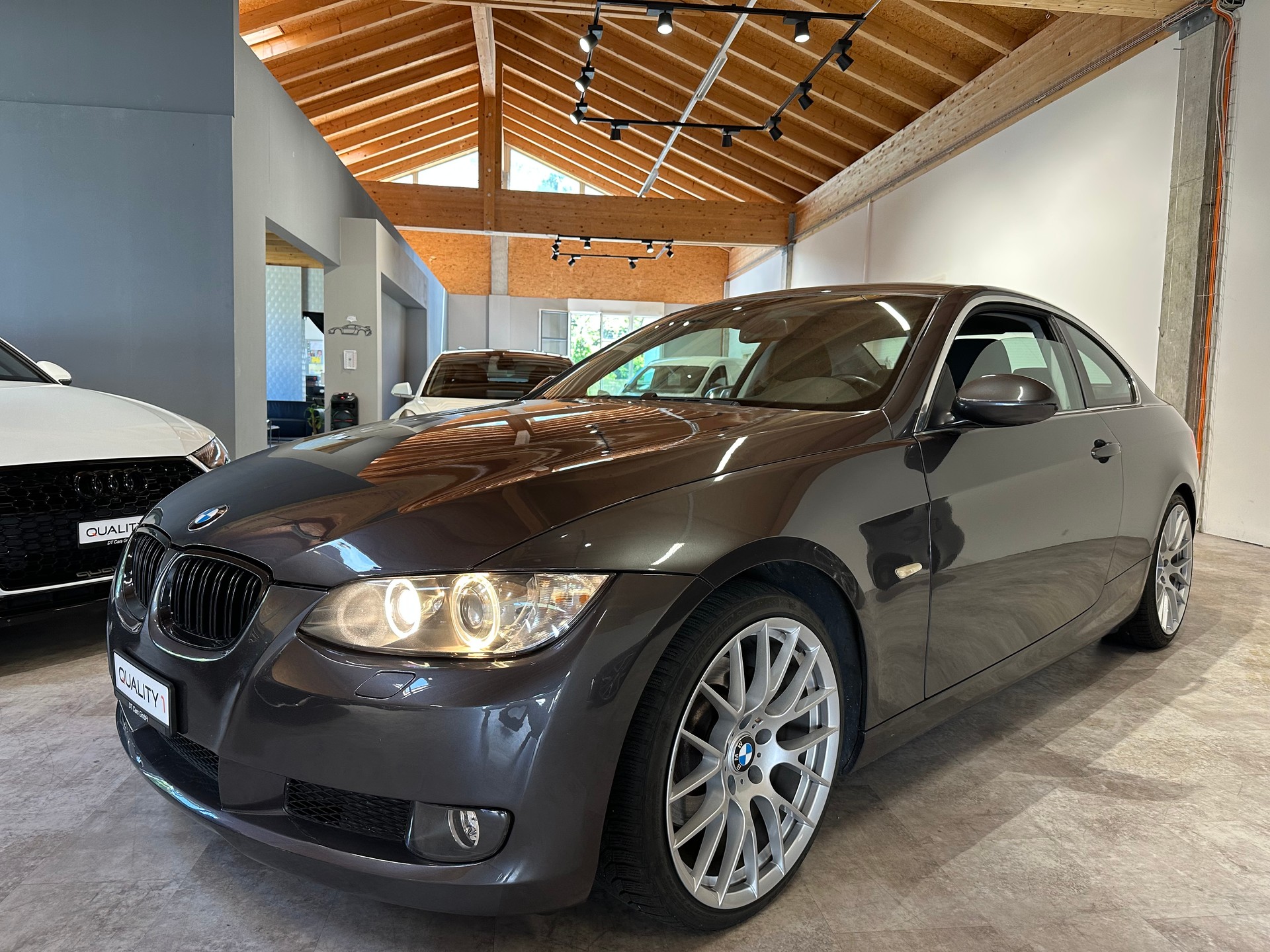 BMW 325i Coupé Aut./Top Ausstattung/Wenig km/Lückenlos BMW-Servicegepflegt/8 x Aluräder (M-Sport)-image-0
