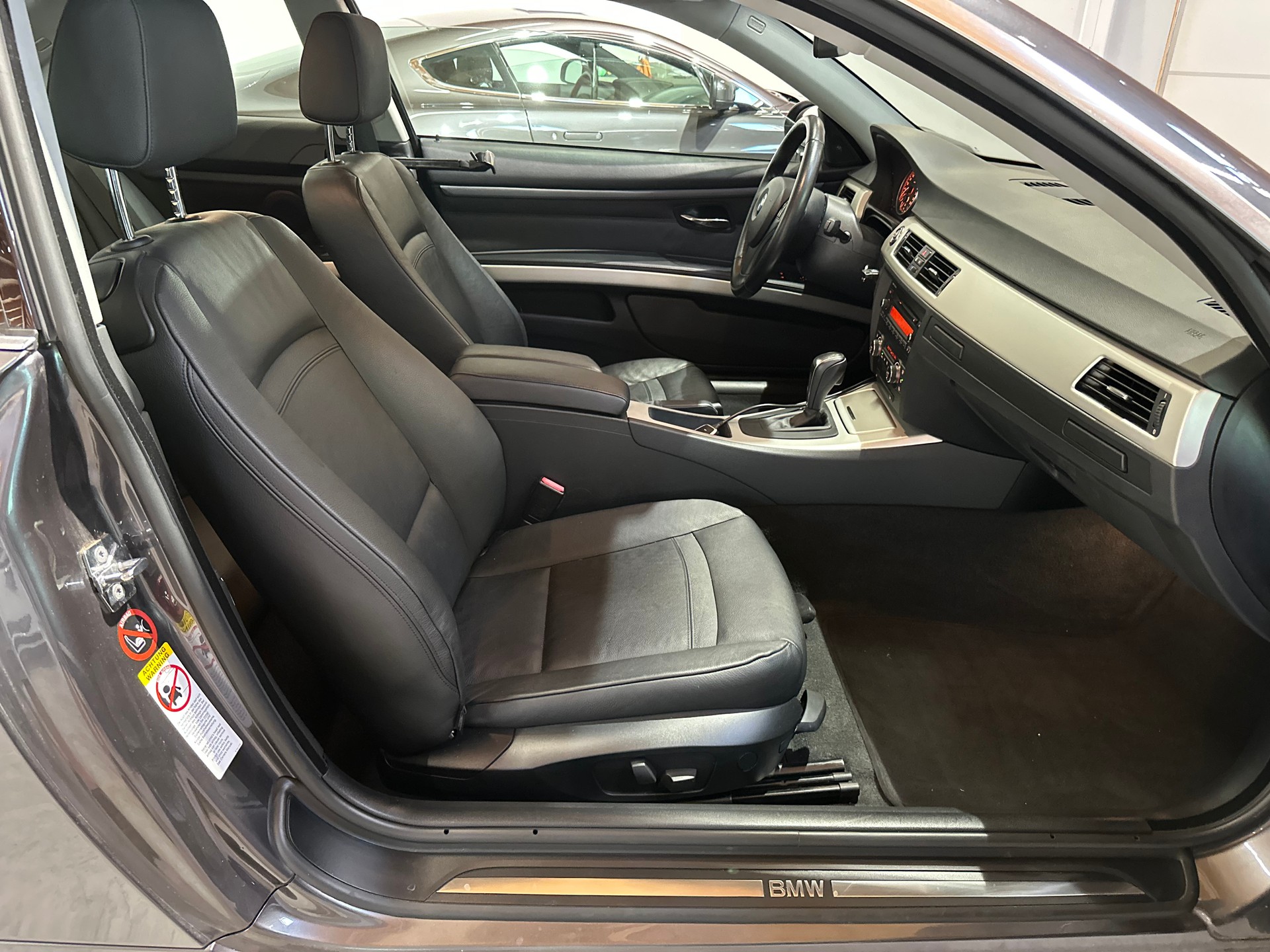 BMW 325i Coupé Aut./Top Ausstattung/Wenig km/Lückenlos BMW-Servicegepflegt/8 x Aluräder (M-Sport)-image-14