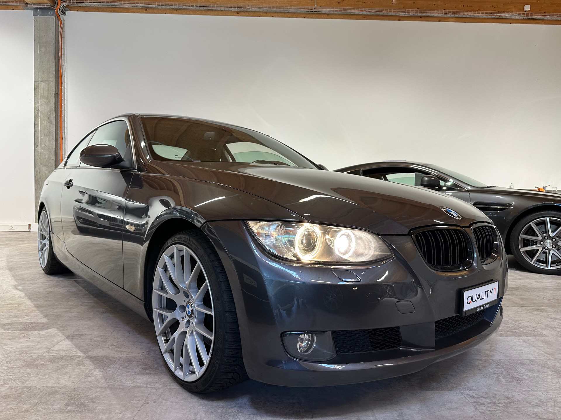 BMW 325i Coupé Aut./Top Ausstattung/Wenig km/Lückenlos BMW-Servicegepflegt/8 x Aluräder (M-Sport)-image-10