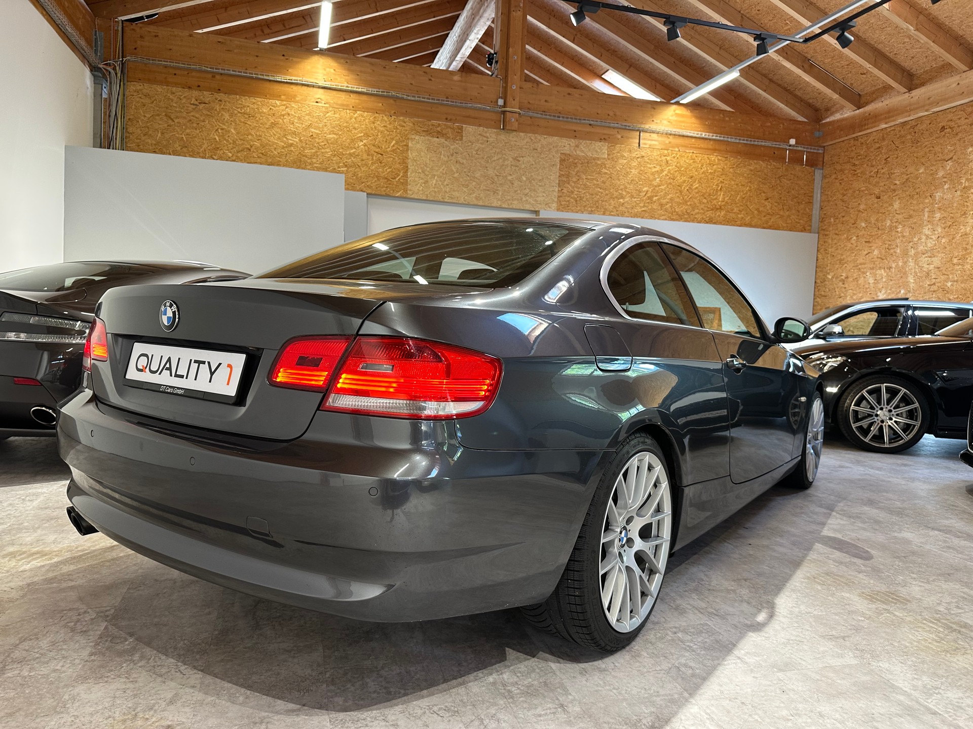 BMW 325i Coupé Aut./Top Ausstattung/Wenig km/Lückenlos BMW-Servicegepflegt/8 x Aluräder (M-Sport)-image-8