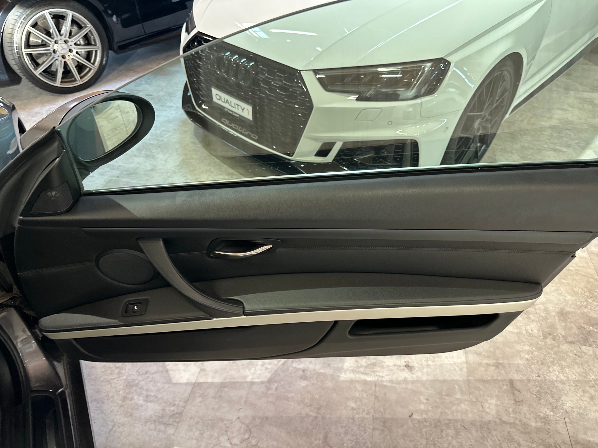 BMW 325i Coupé Aut./Top Ausstattung/Wenig km/Lückenlos BMW-Servicegepflegt/8 x Aluräder (M-Sport)-image-16