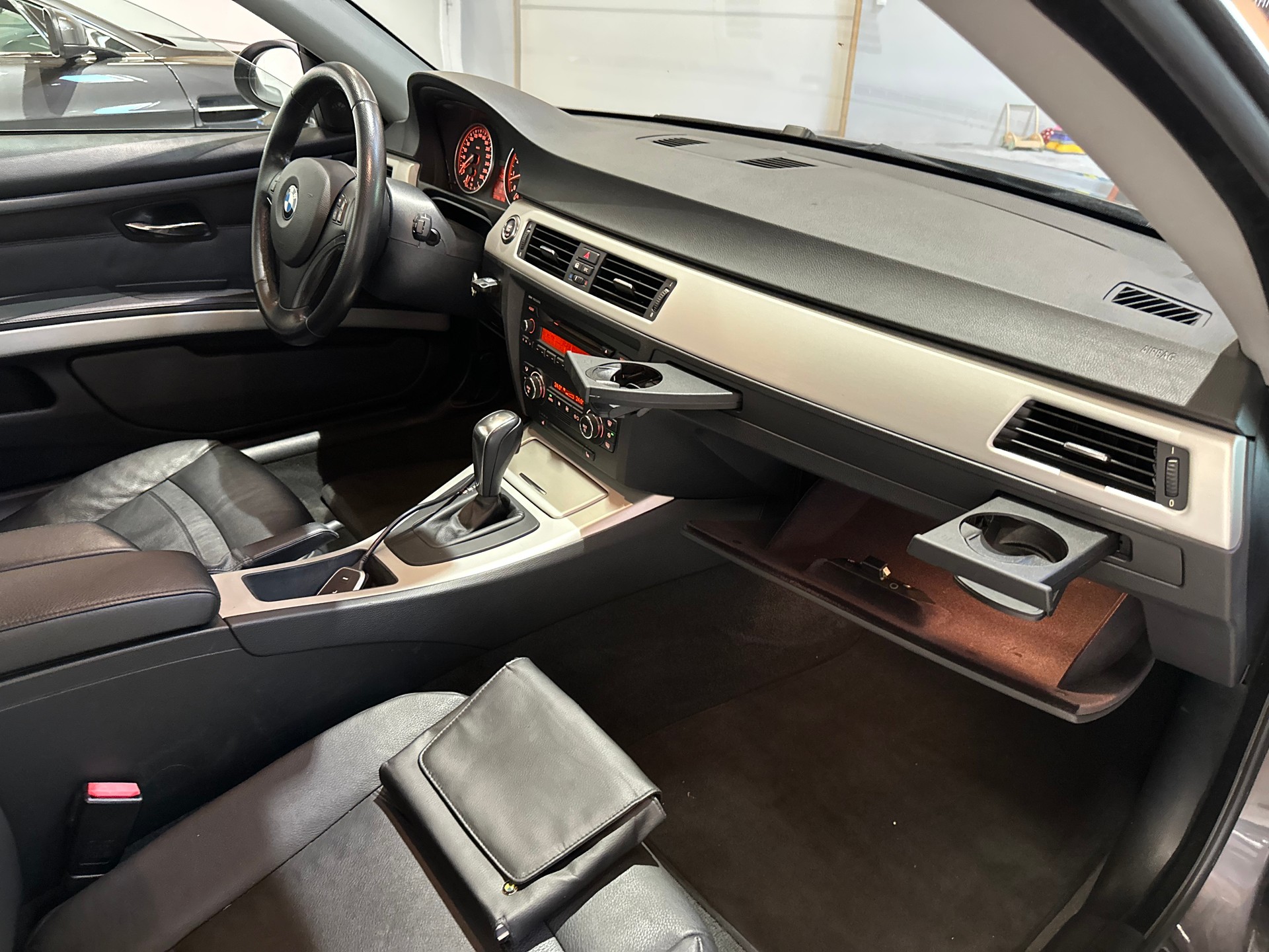 BMW 325i Coupé Aut./Top Ausstattung/Wenig km/Lückenlos BMW-Servicegepflegt/8 x Aluräder (M-Sport)-image-19