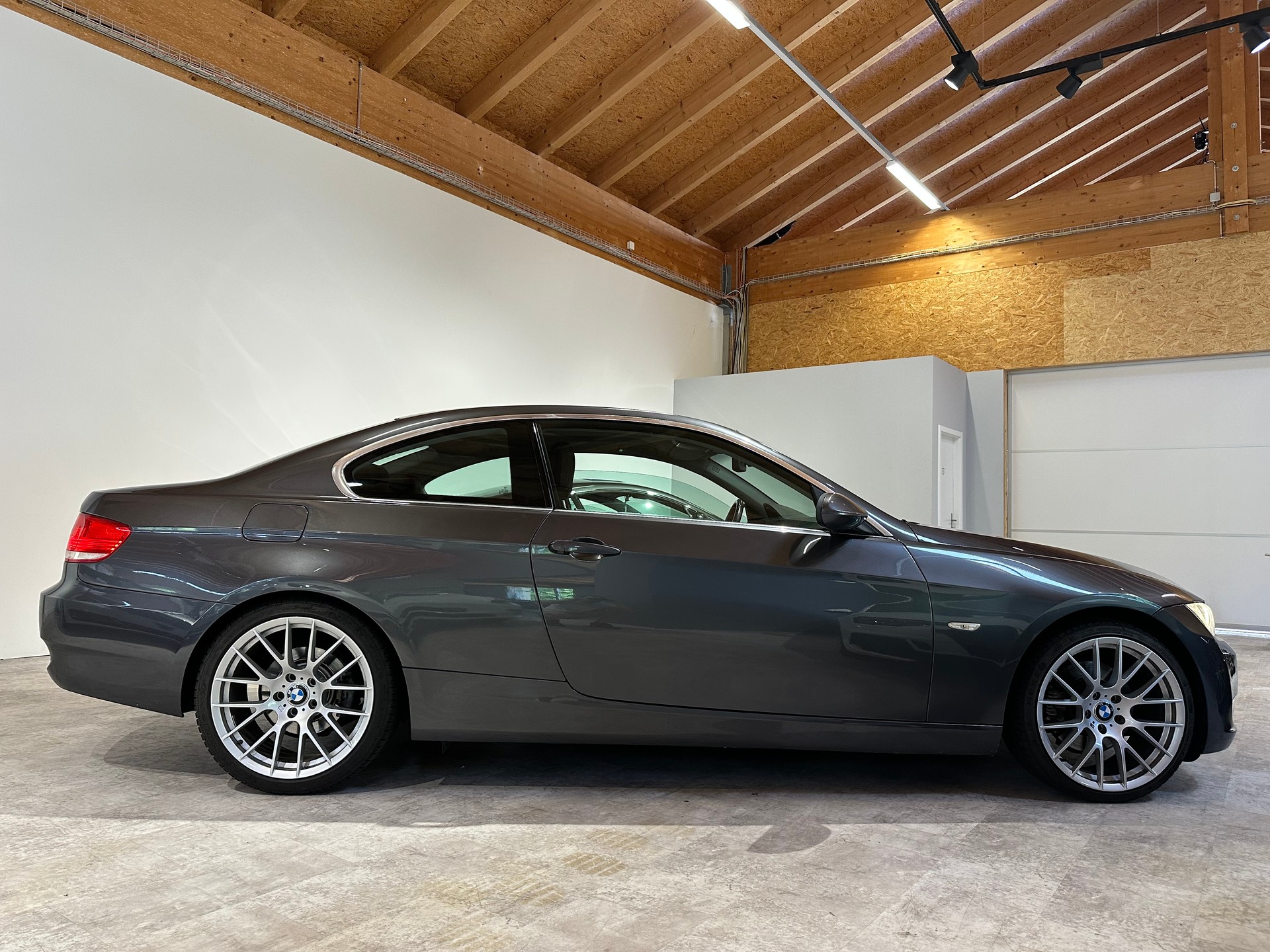 BMW 325i Coupé Aut./Top Ausstattung/Wenig km/Lückenlos BMW-Servicegepflegt/8 x Aluräder (M-Sport)-image-9