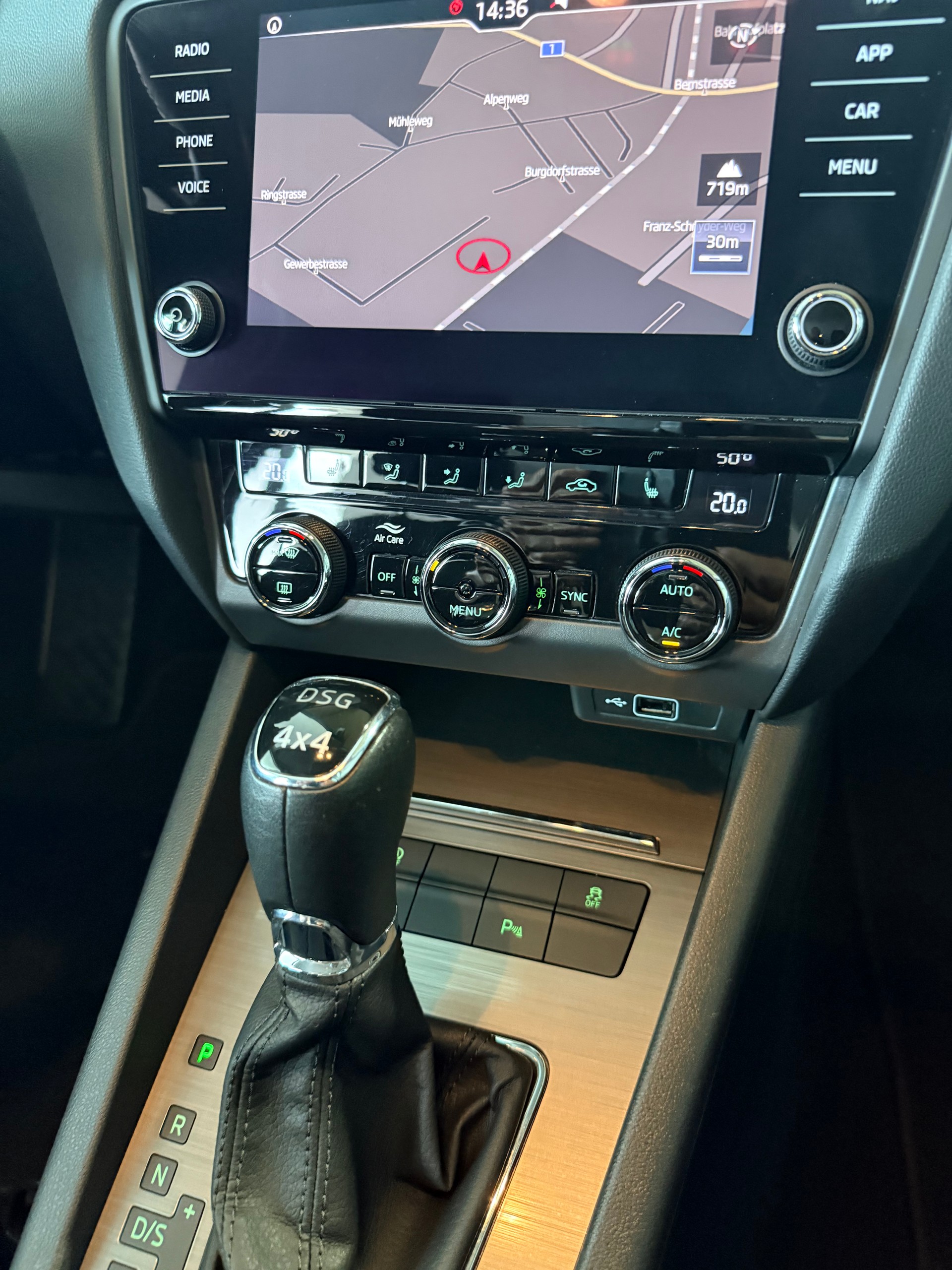 SKODA Octavia Combi 2.0 TSI Soleil 4x4 DSG + AHK-image-13