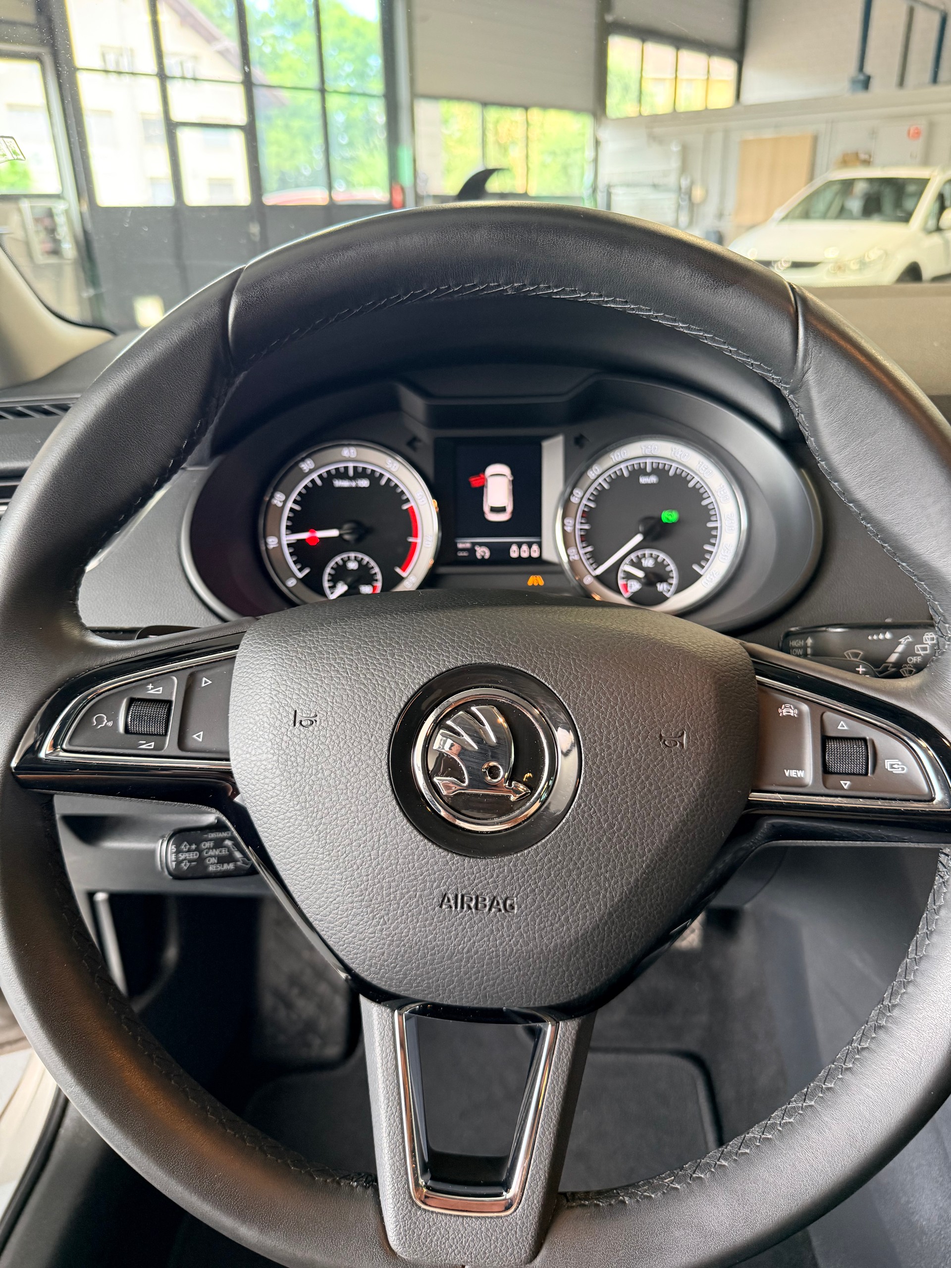 SKODA Octavia Combi 2.0 TSI Soleil 4x4 DSG + AHK-image-9