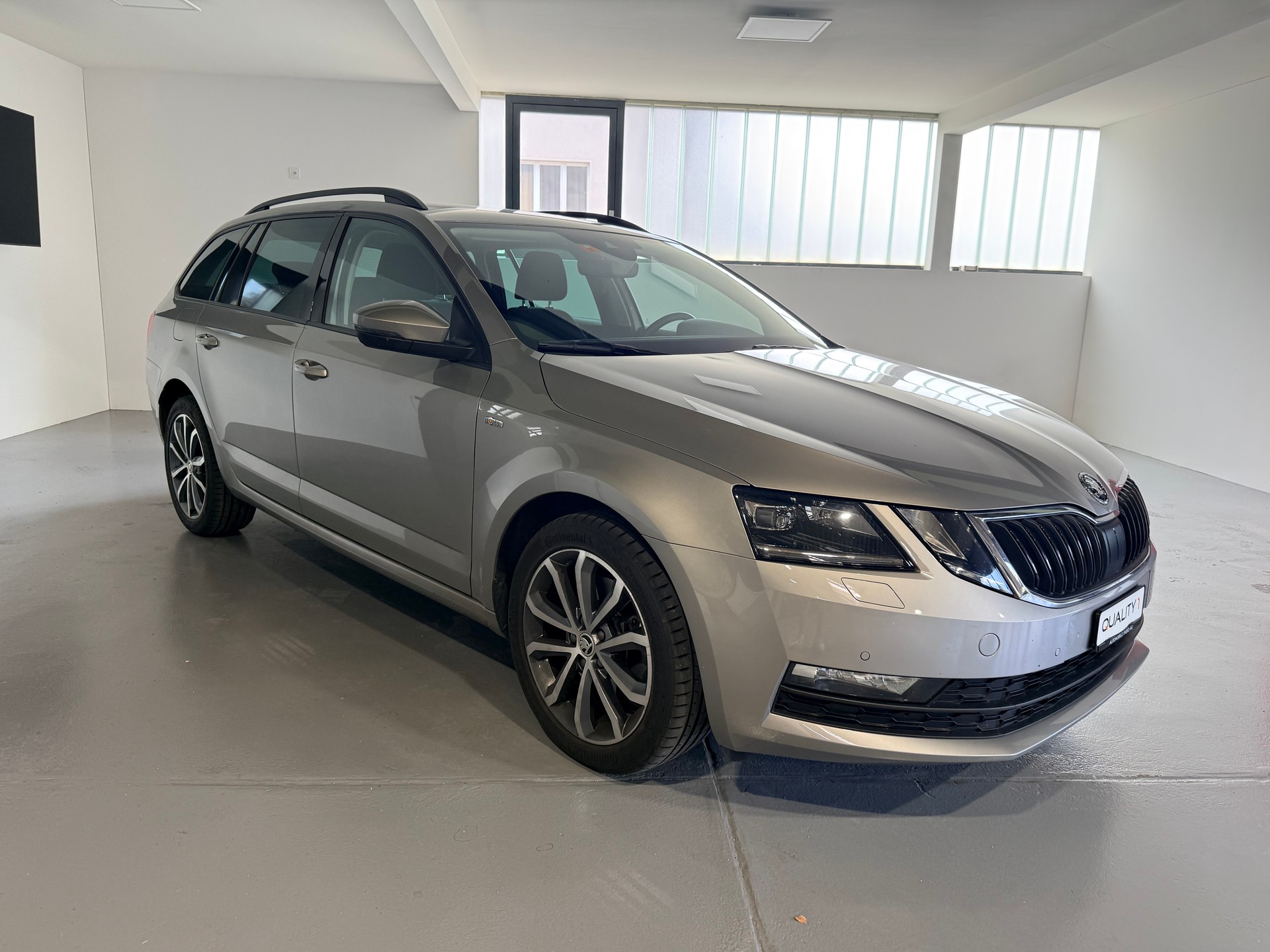 SKODA Octavia Combi 2.0 TSI Soleil 4x4 DSG + AHK-image-1