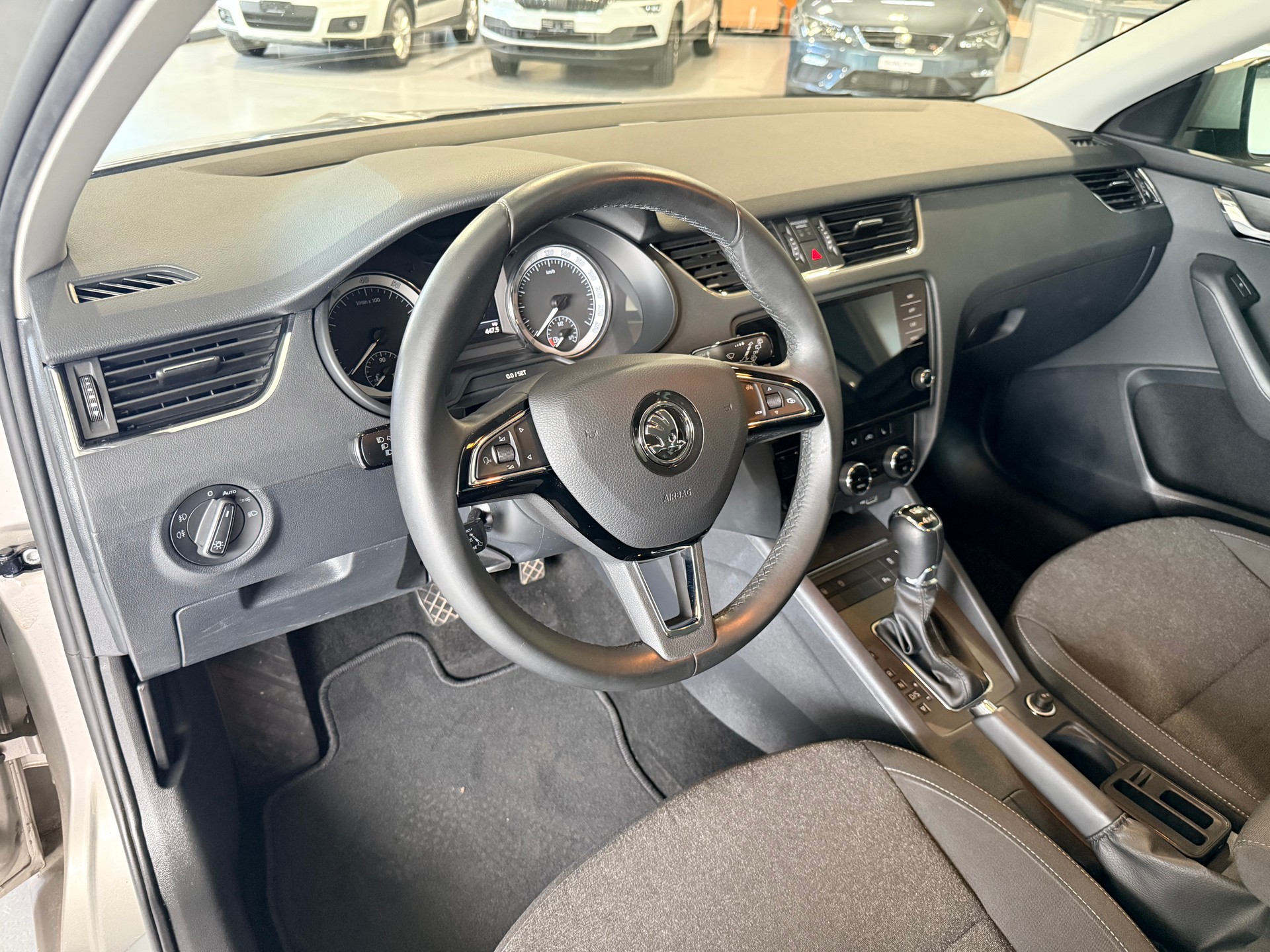 SKODA Octavia Combi 2.0 TSI Soleil 4x4 DSG + AHK-image-8