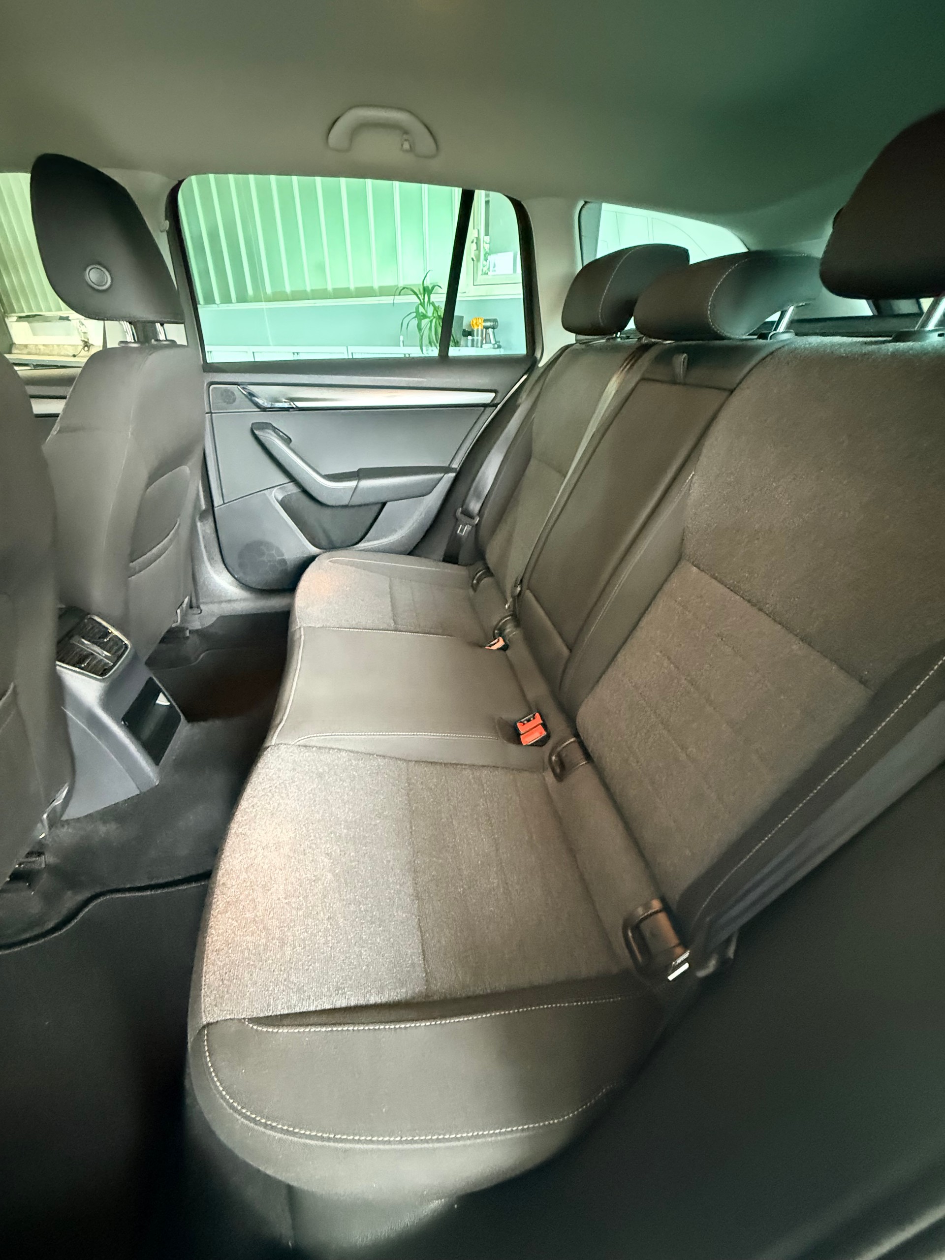 SKODA Octavia Combi 2.0 TSI Soleil 4x4 DSG + AHK-image-6