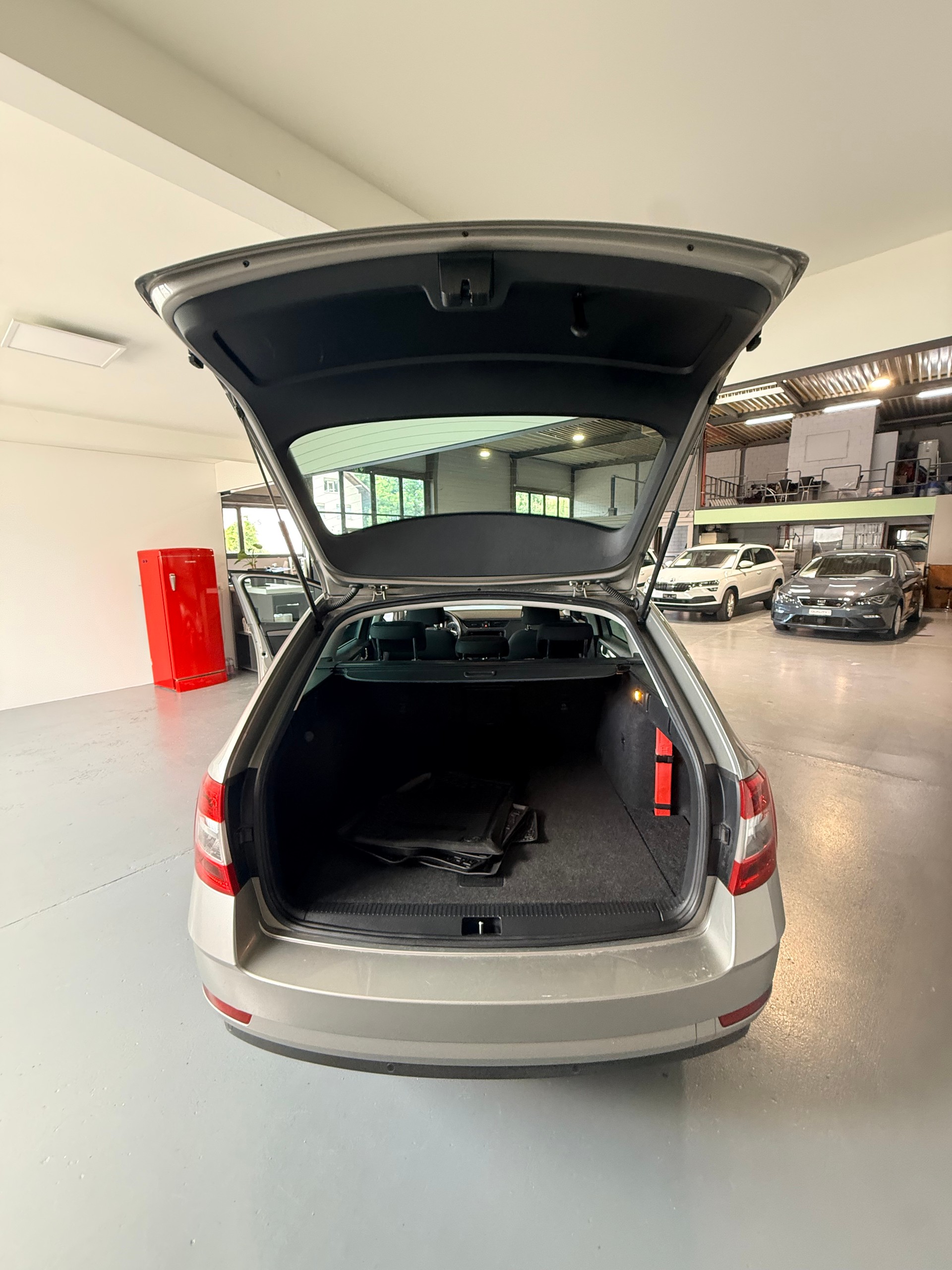 SKODA Octavia Combi 2.0 TSI Soleil 4x4 DSG + AHK-image-7