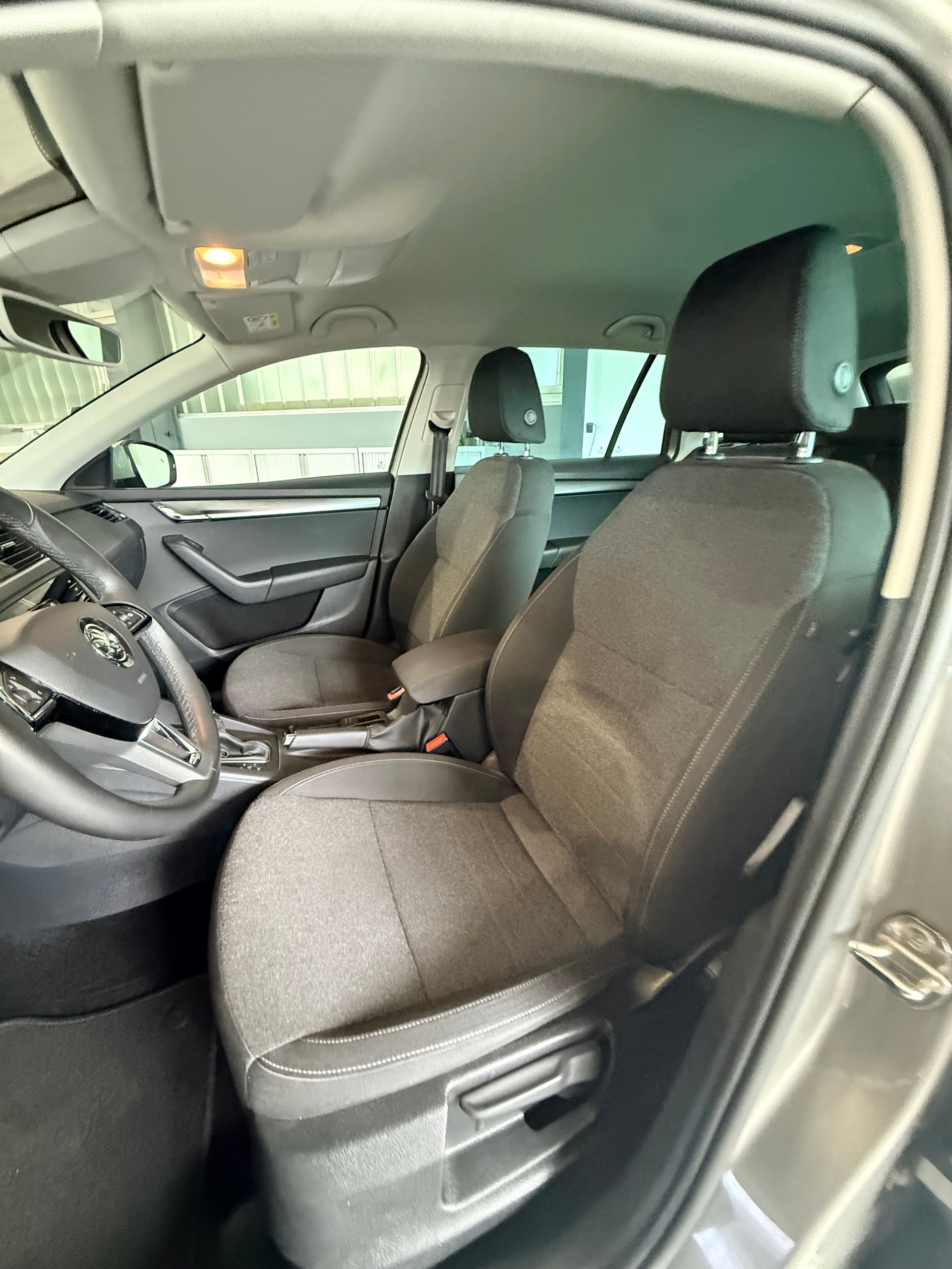 SKODA Octavia Combi 2.0 TSI Soleil 4x4 DSG + AHK-image-5