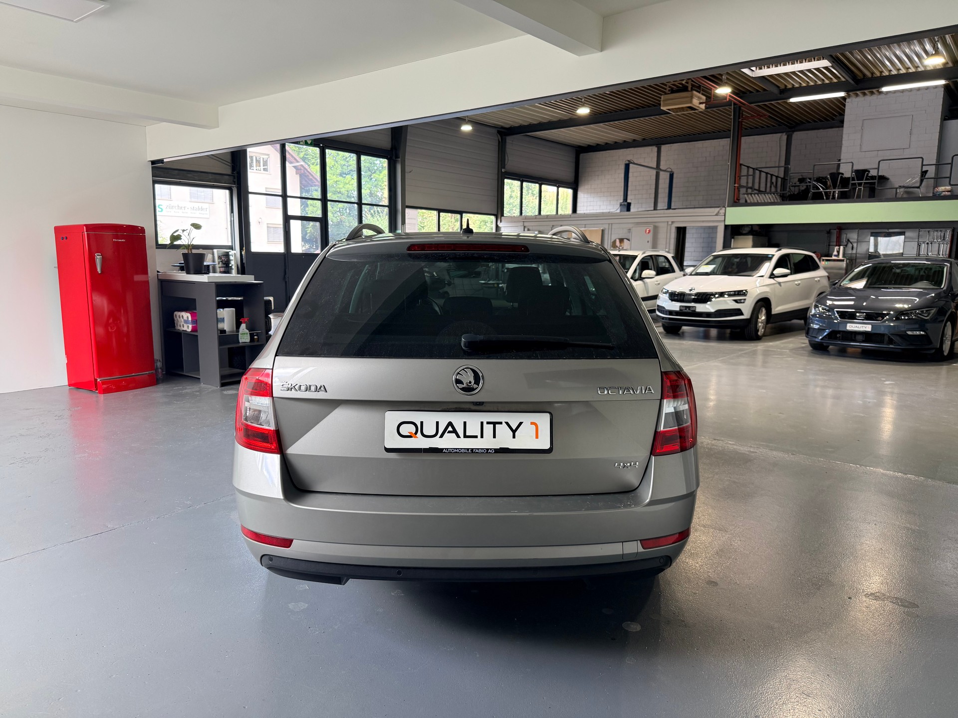 SKODA Octavia Combi 2.0 TSI Soleil 4x4 DSG + AHK-image-4