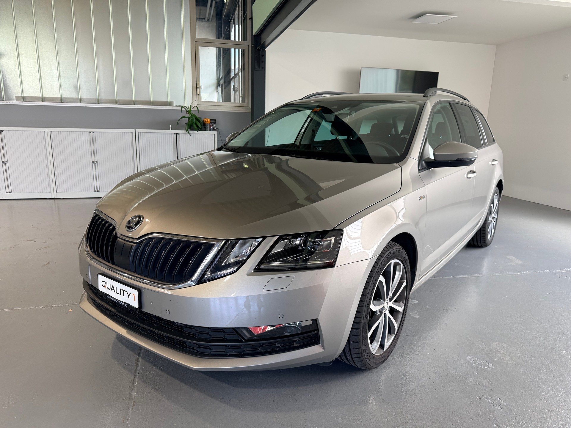 SKODA Octavia Combi 2.0 TSI Soleil 4x4 DSG + AHK-image-2