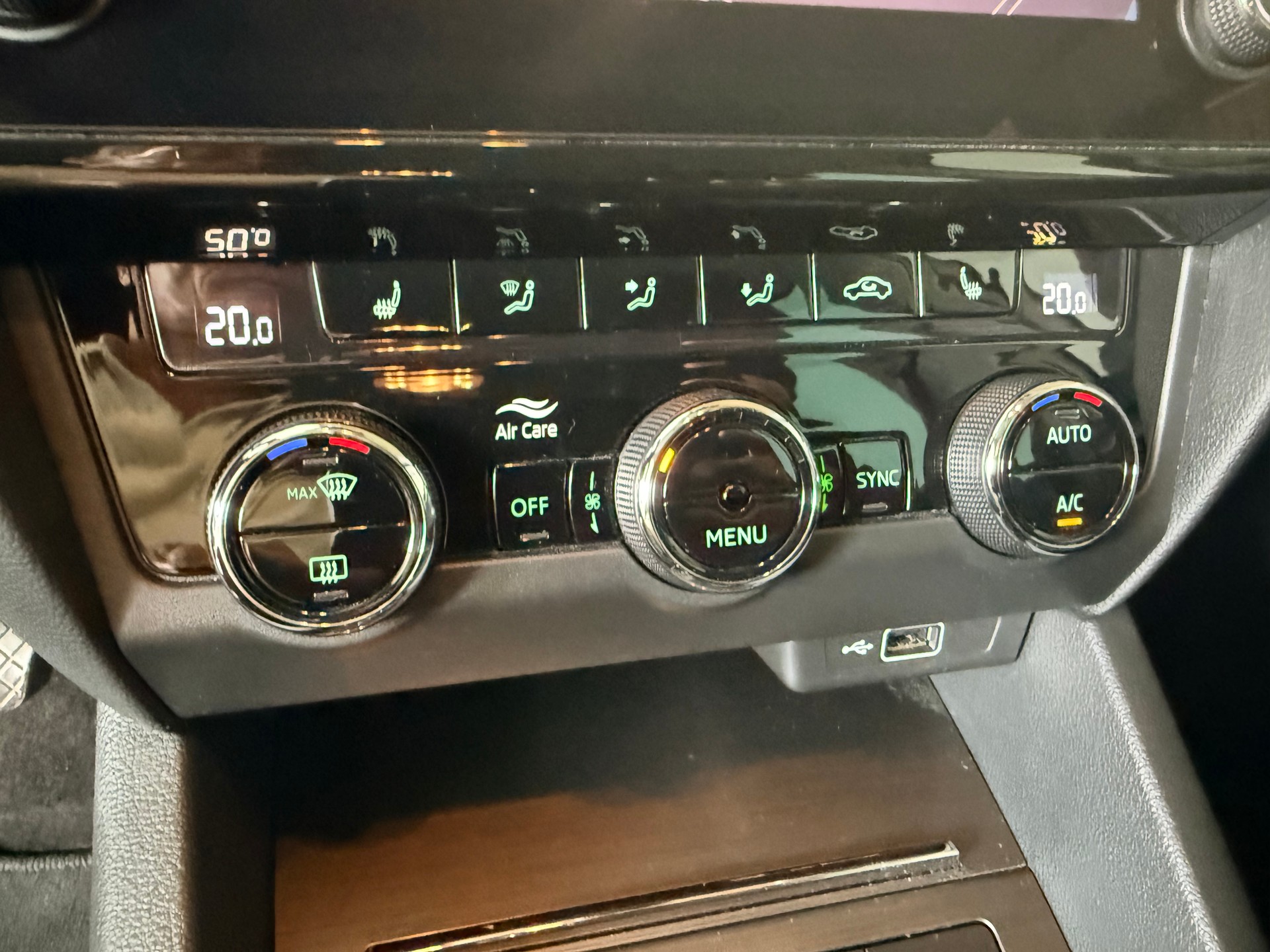 SKODA Octavia Combi 2.0 TSI Soleil 4x4 DSG + AHK-image-14