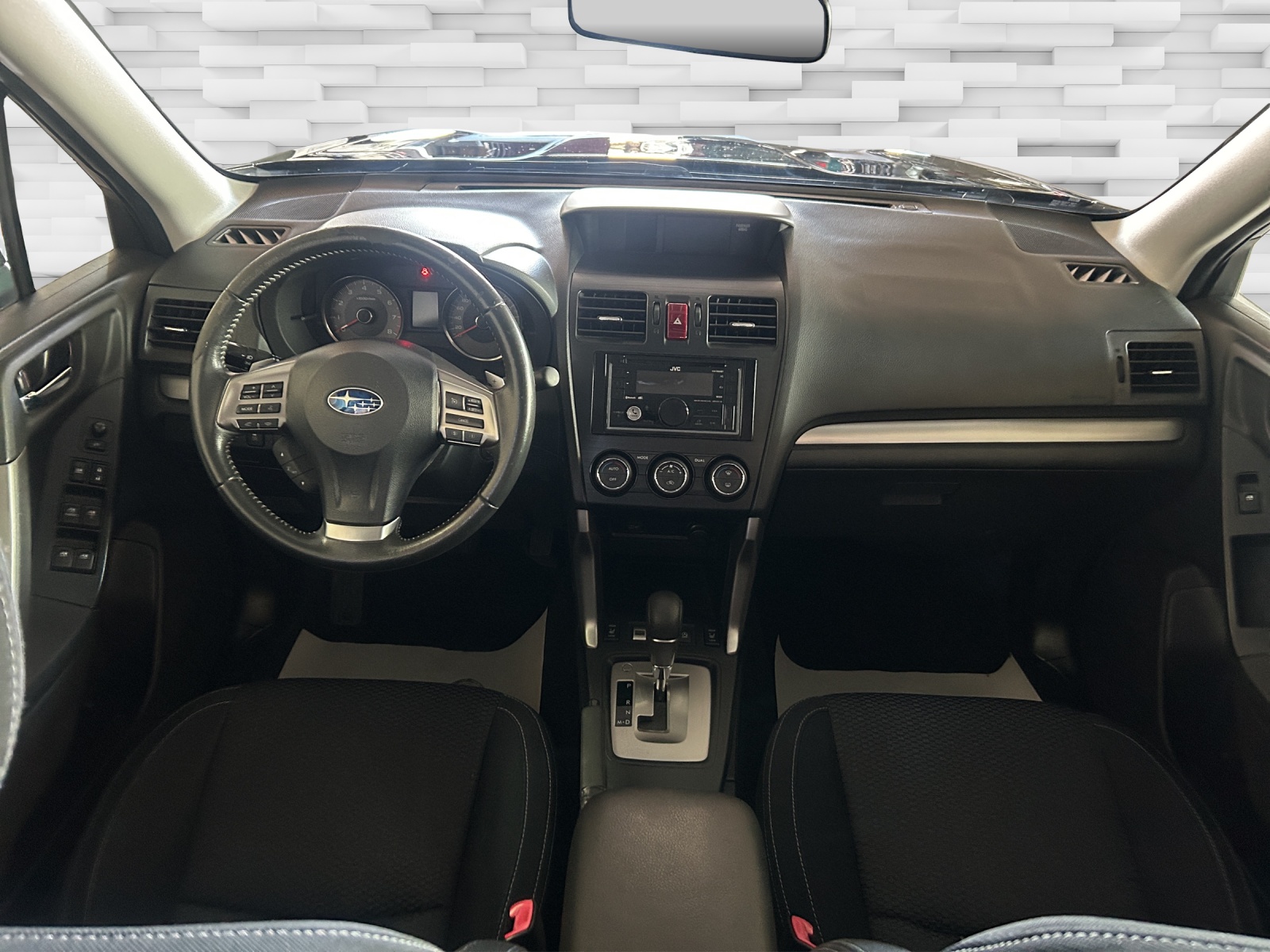 SUBARU Forester 2.0i Swiss Lineartronic-image-10