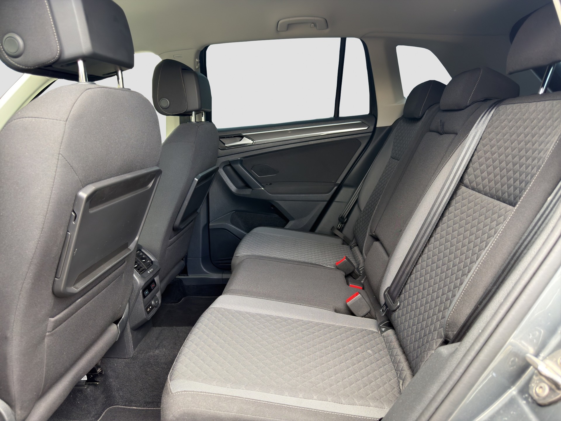 VW Tiguan 2.0TSI Comfortline 4Motion DSG-image-12